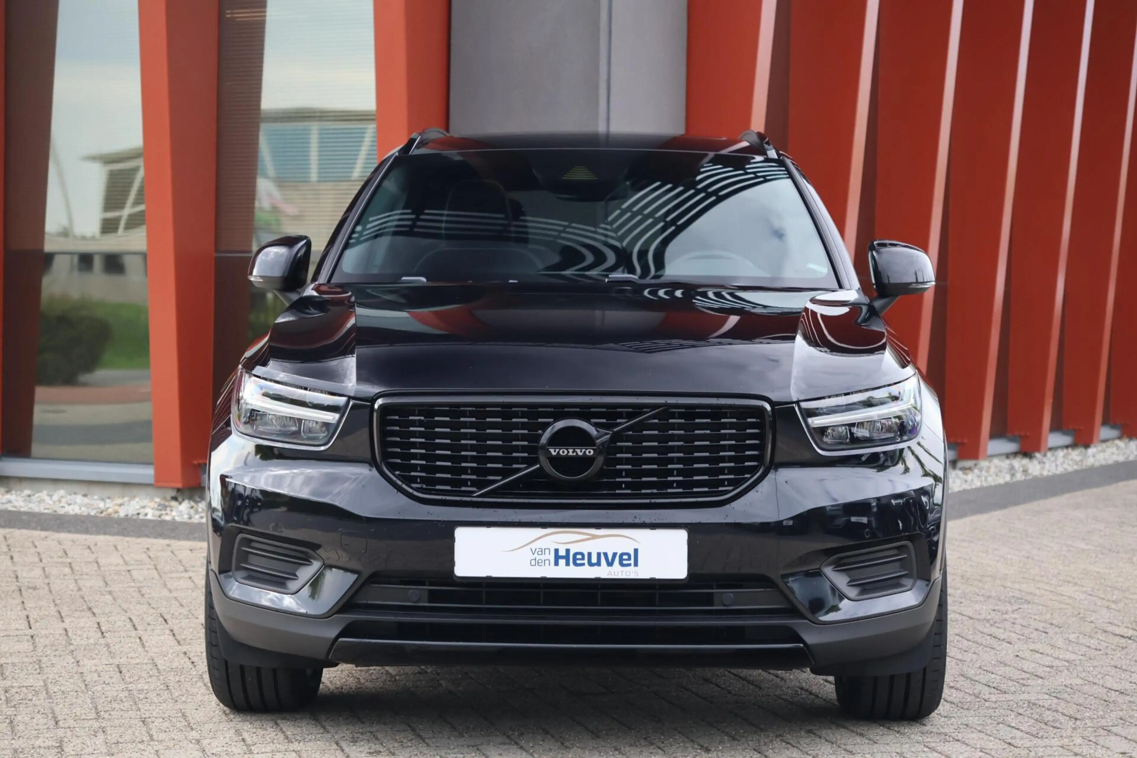 Volvo XC40 T4 Recharge Black Edition| Stoelverwarming | Trekh — photo 2