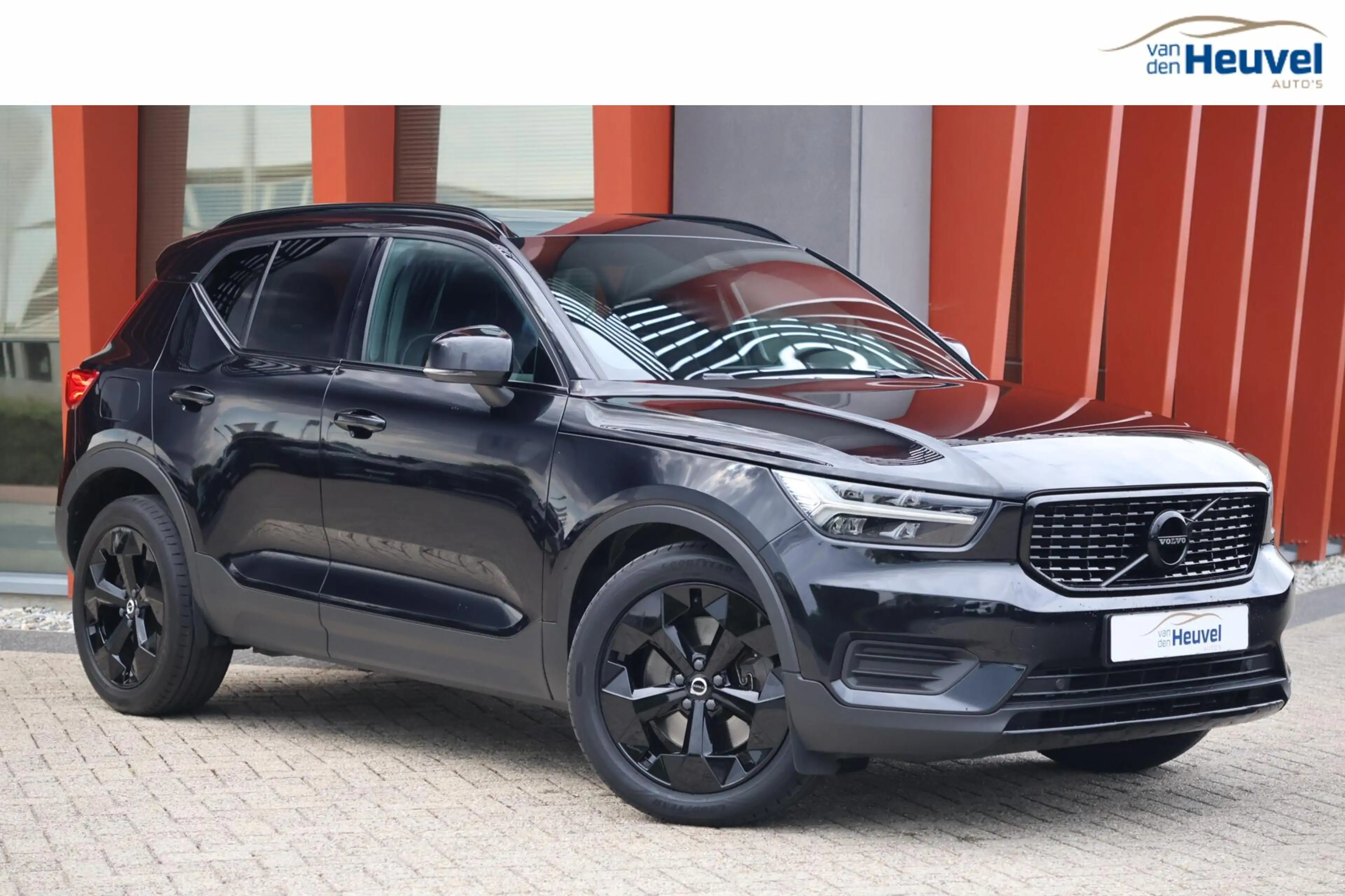 Volvo XC40 T4 Recharge Black Edition| Stoelverwarming | Trekh