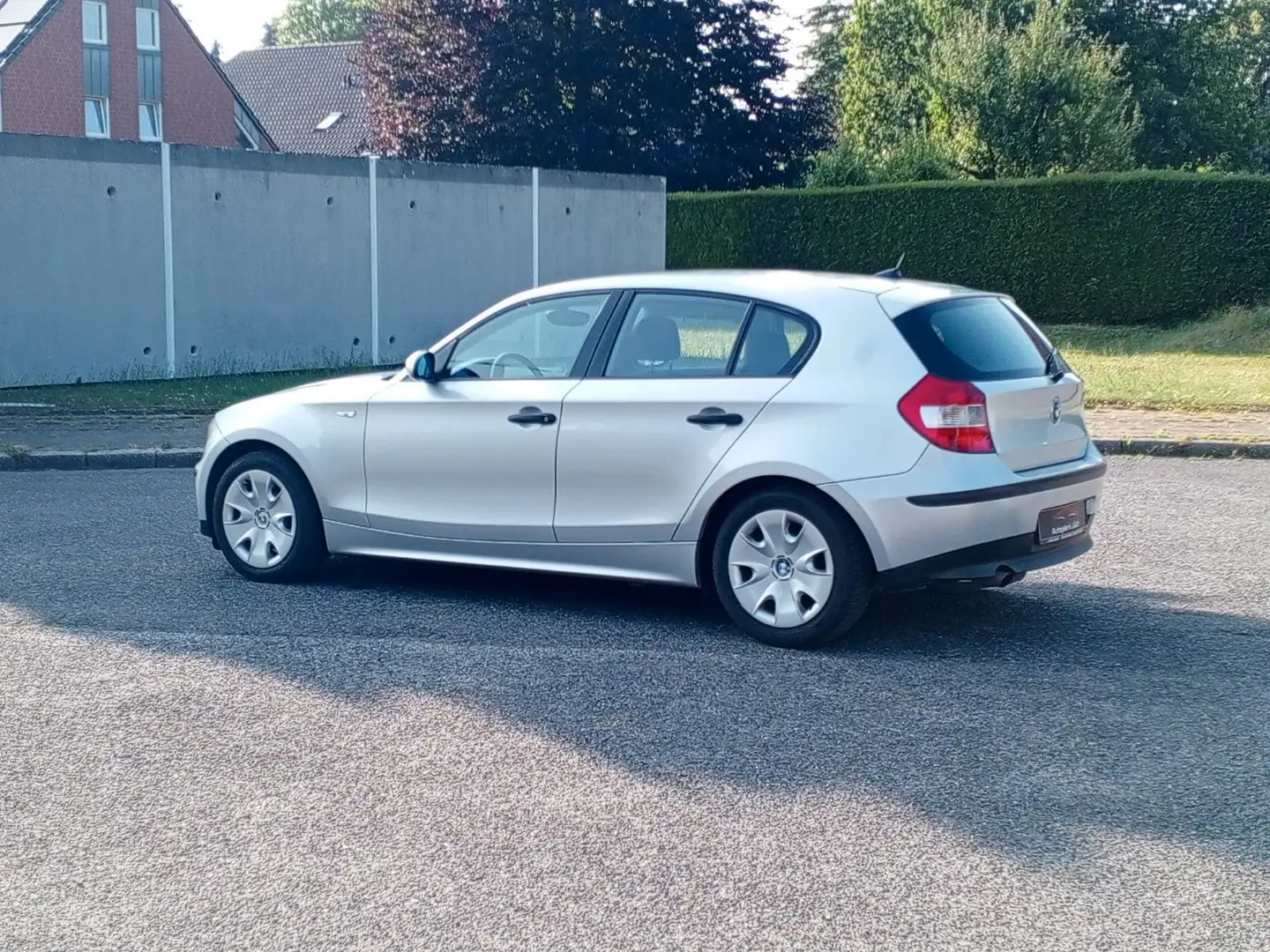 BMW 118 Baureihe 1 Lim. 118i Silber - 2