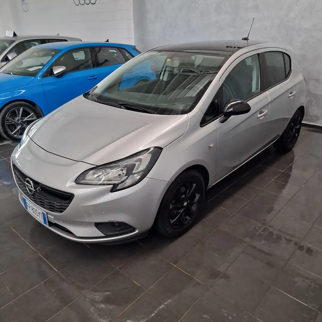 Opel Corsa 1.2 5 porte Black Edition Grigio - 2