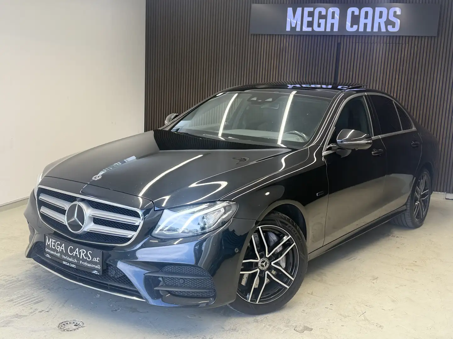 Mercedes-Benz E 300 de AMG-LINE / PANO / HEAD-UP / LANE ASISST / Schwarz - 1