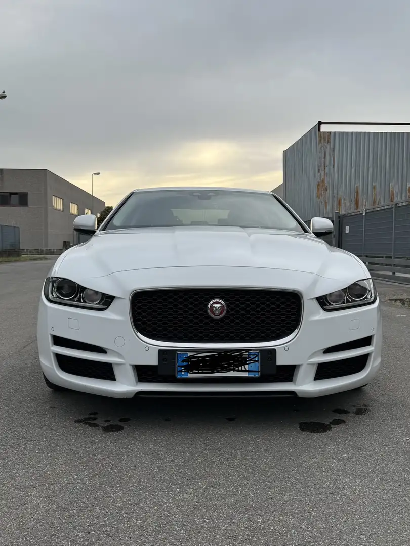 Jaguar XE 2.0d Prestige Business edition 180cv auto - 1