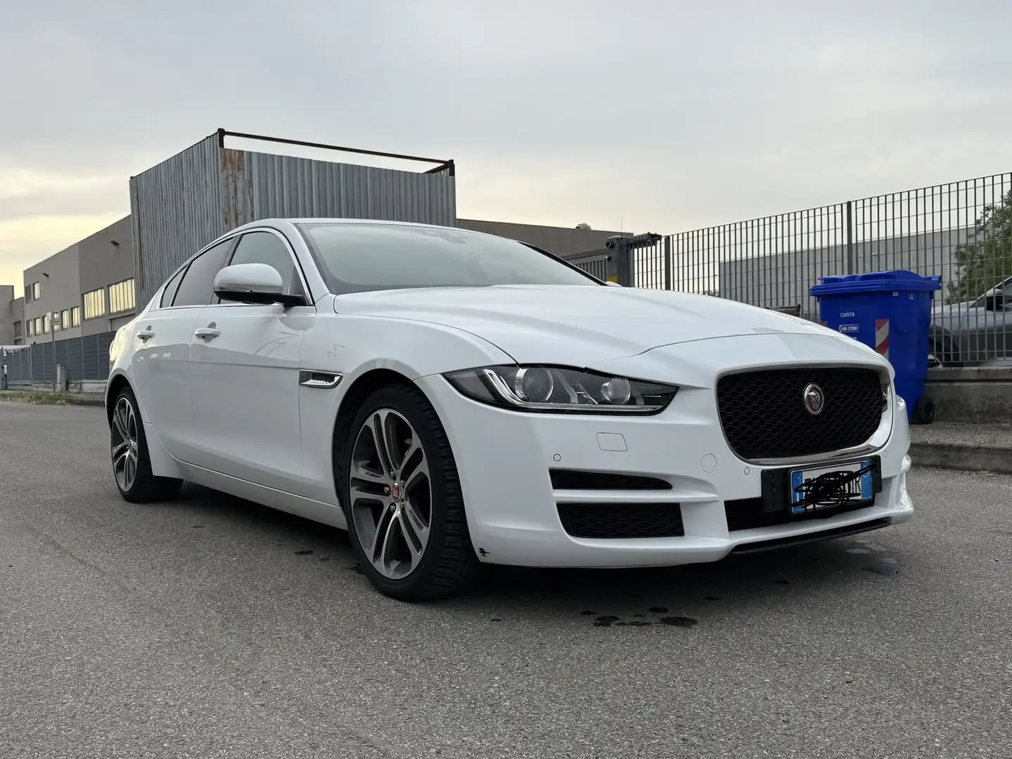 Jaguar XE 2.0d Prestige Business edition 180cv auto - 2