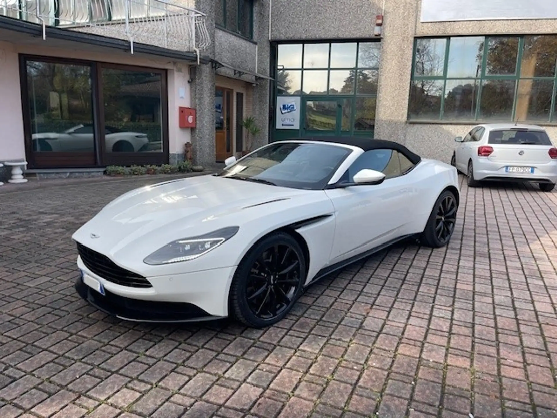 애스턴마틴 DB11 2020 흰색 사진 6