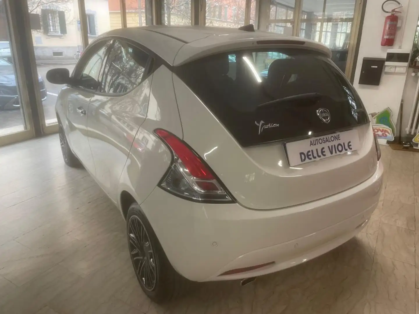 Lancia Ypsilon 1.0 FireFly 5 porte S&S Hybrid  Gold *OK NEOPATENT Bianco - 2