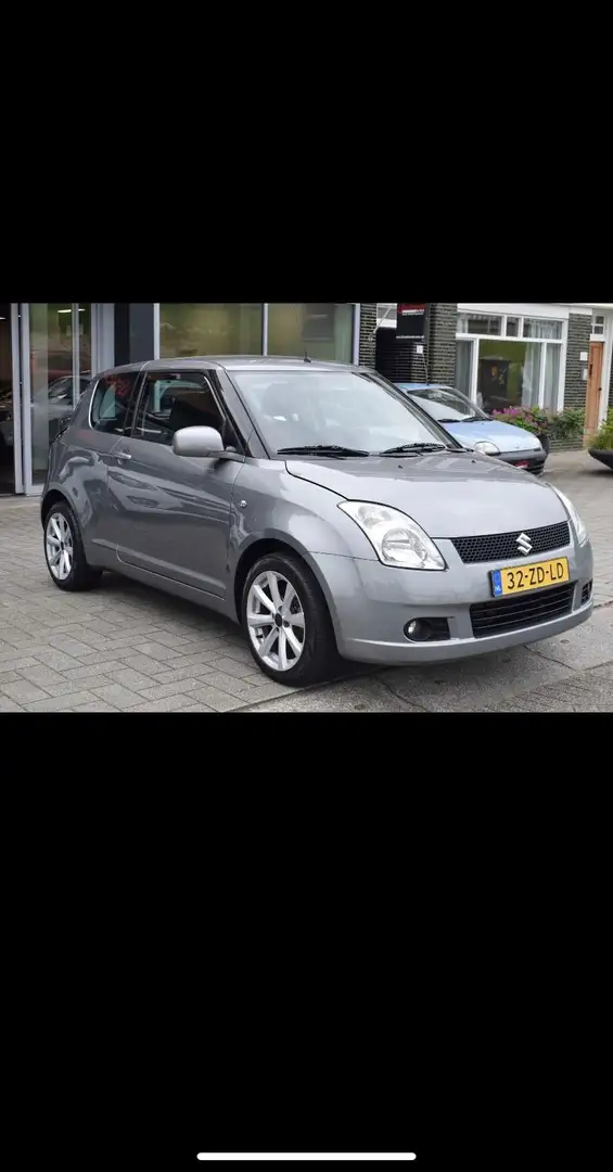 Suzuki Swift 1.3 Exclusive Gris - 2