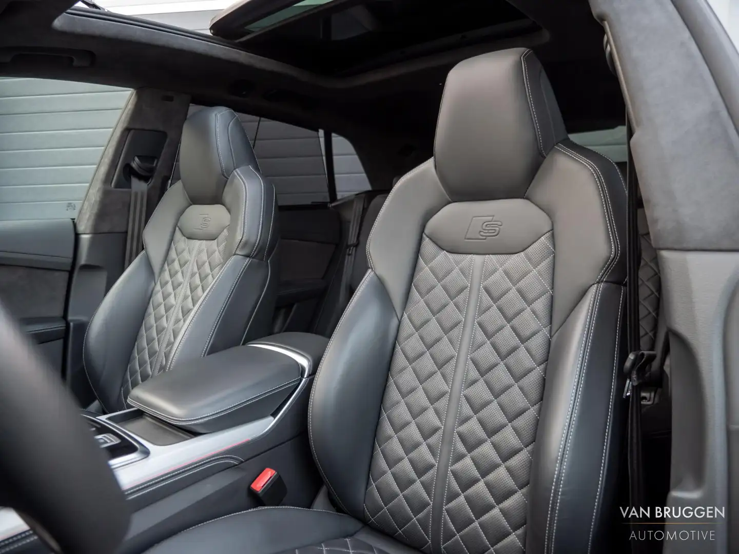 Audi Q8 55 TFSI e quattro S-Line Pano RS-Stoelen 23" Trekh Grijs - 2