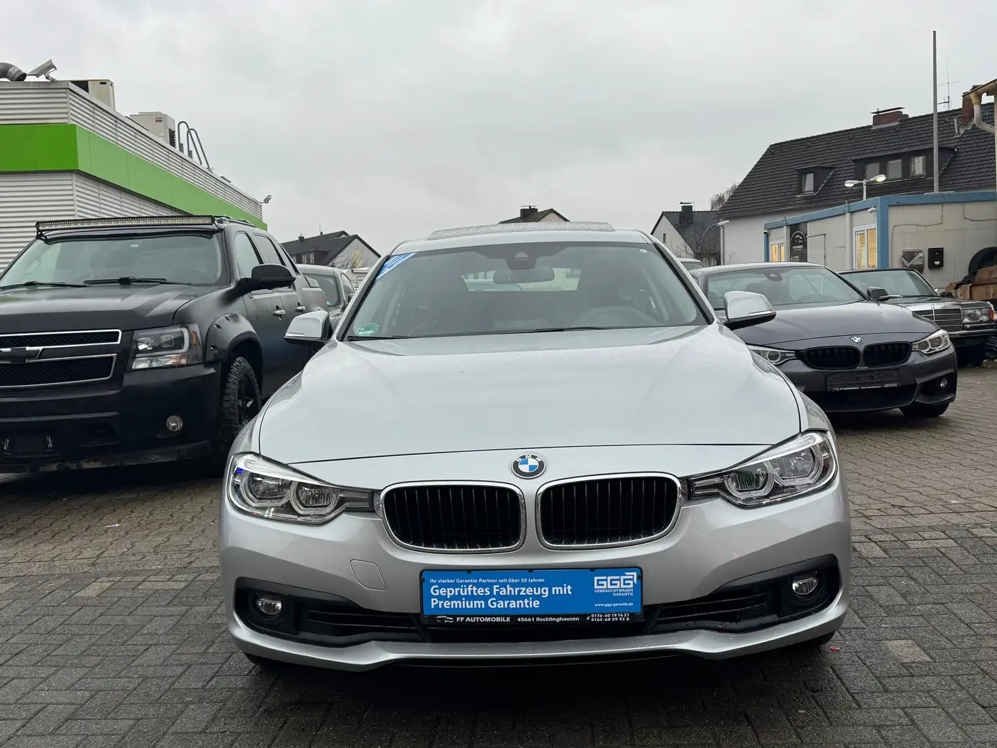 BMW 320 i Advantage 1.Hand Scheckheft Pano SPH SHZ Silber - 2