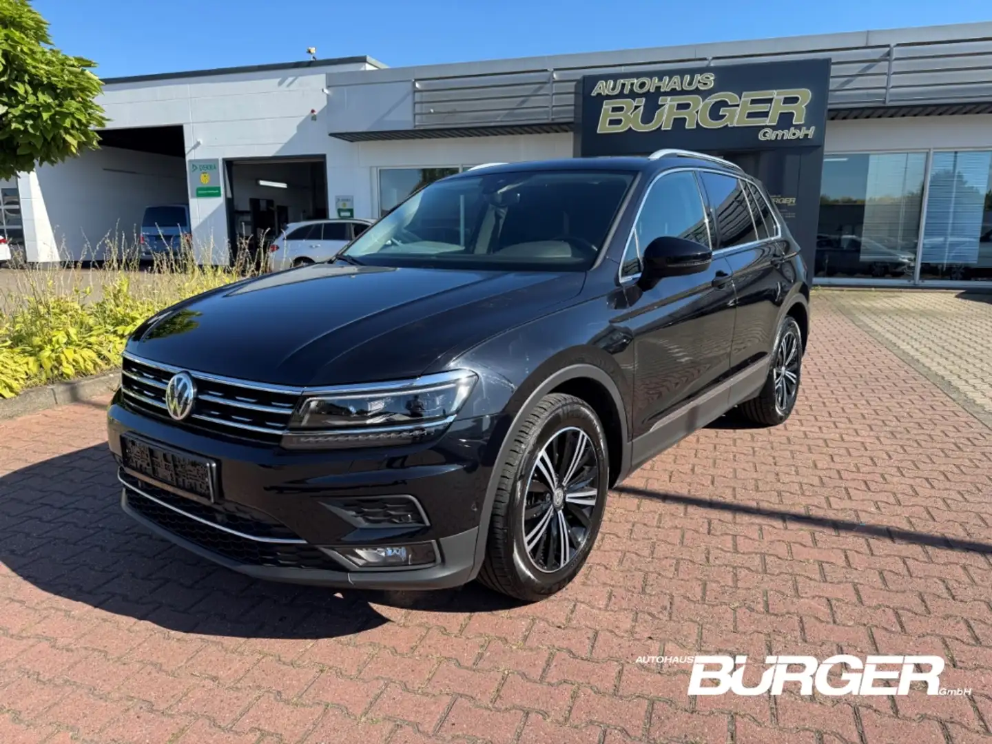 Volkswagen Tiguan Comfortline 1.4 TSI Navi Pano ACC SitzHZG el.Heckk Zwart - 1