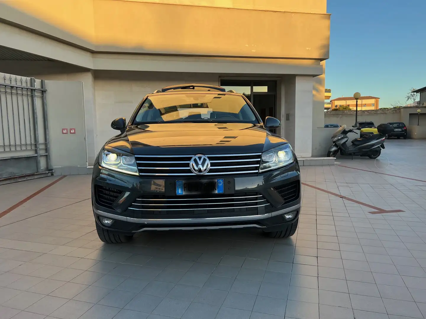 Volkswagen Touareg Touareg 3.0 V6 tdi Executive 204cv tiptronic Grigio - 1