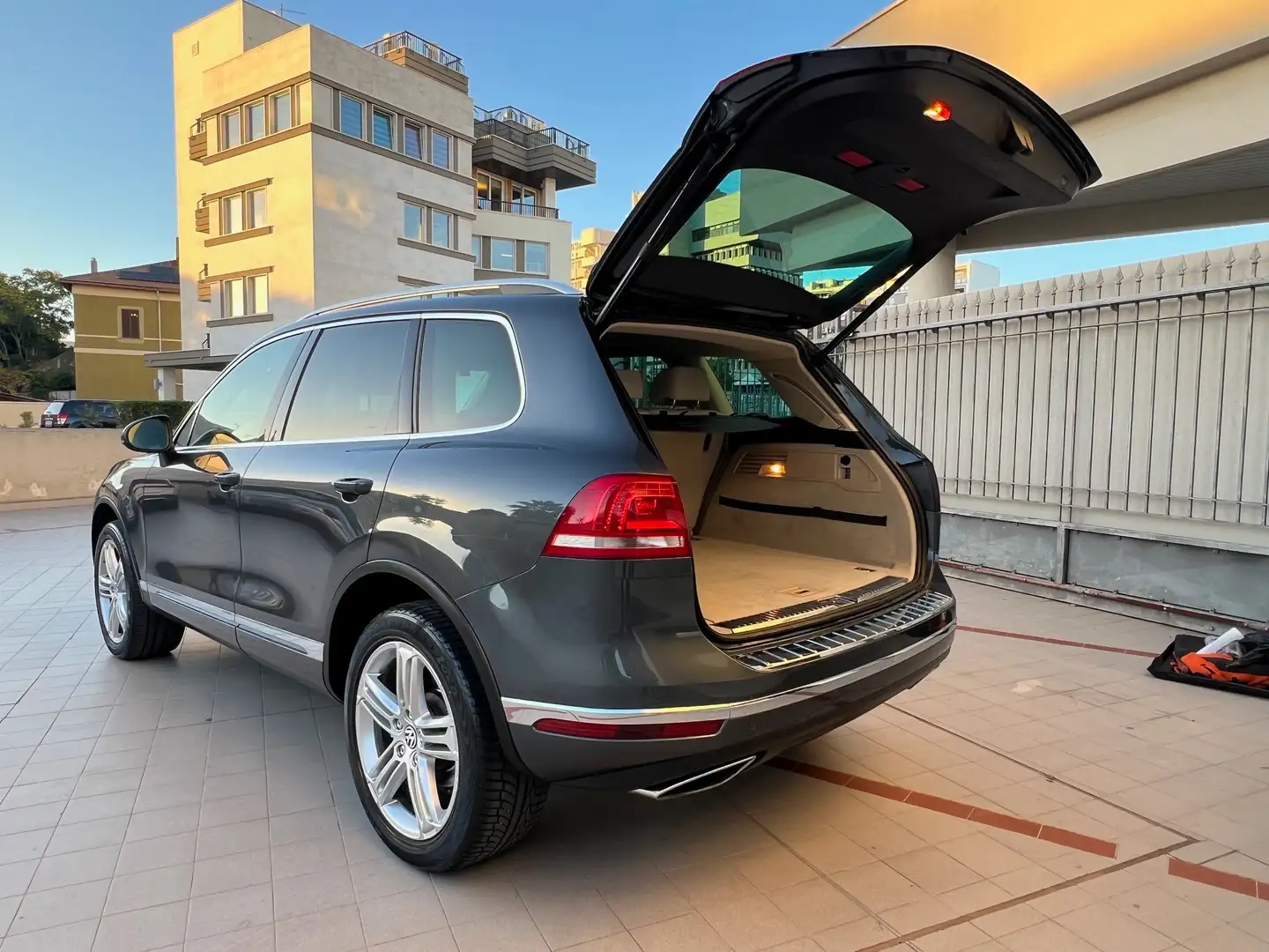 Volkswagen Touareg Touareg 3.0 V6 tdi Executive 204cv tiptronic Grigio - 2