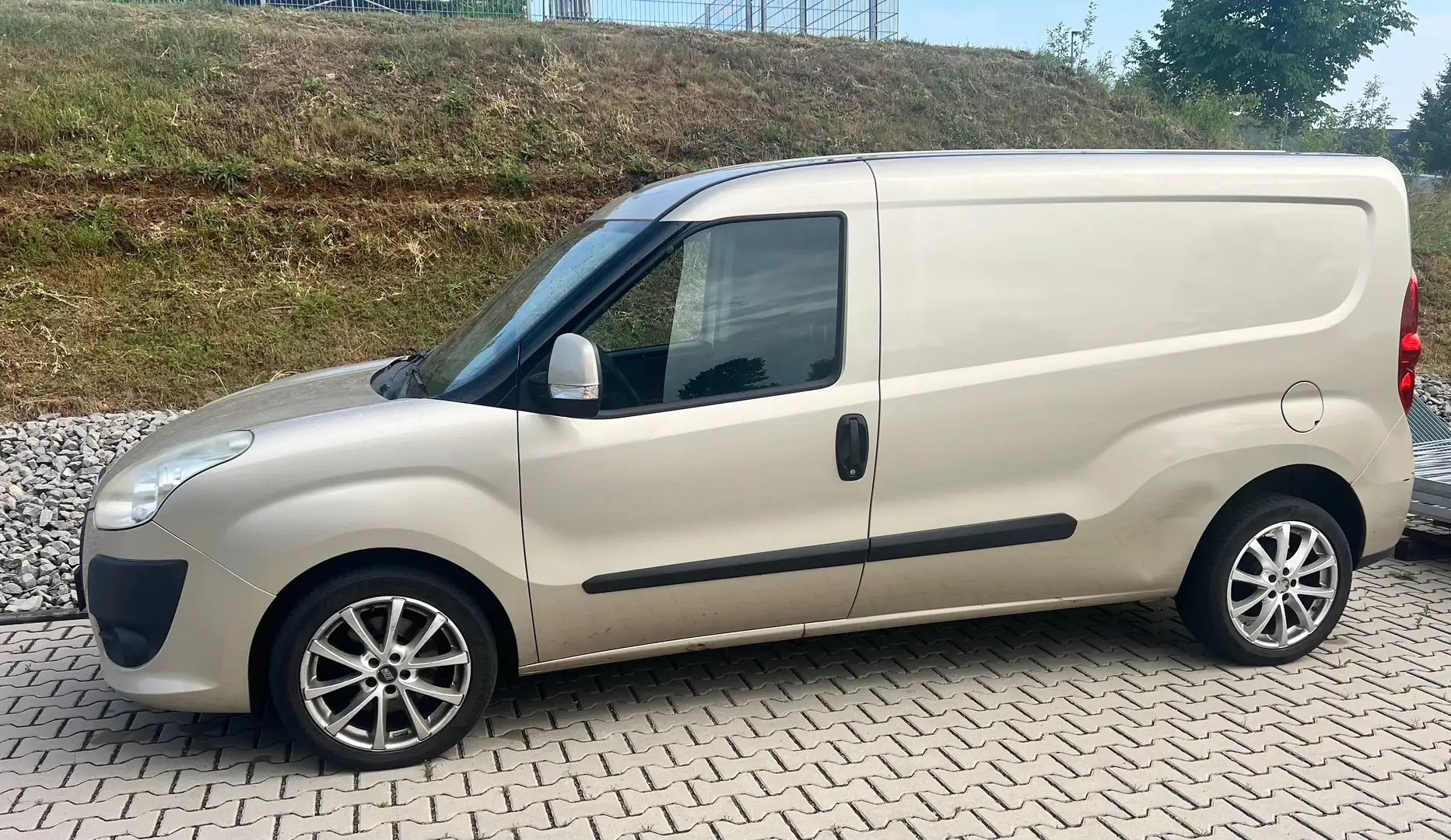 Fiat Doblo Doblo Cargo 2.0 JTD Cargo MAXI bež - 1