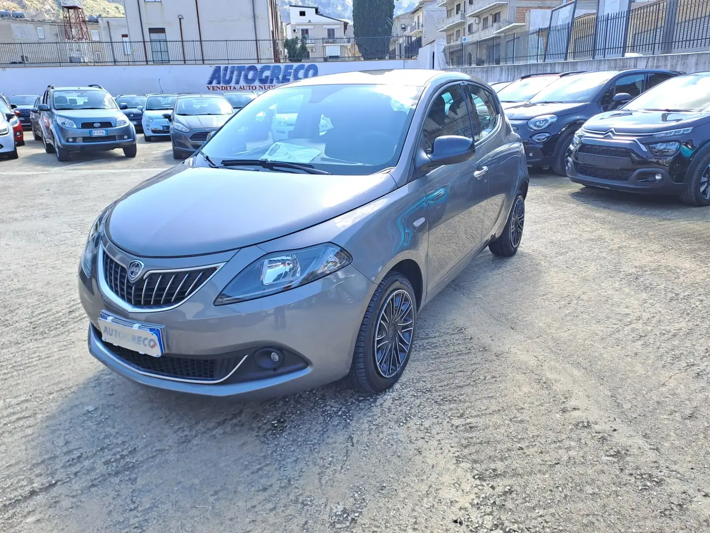 Lancia Ypsilon 1.0 FireFly 5 porte S&S Hybrid Gold Gris - 1