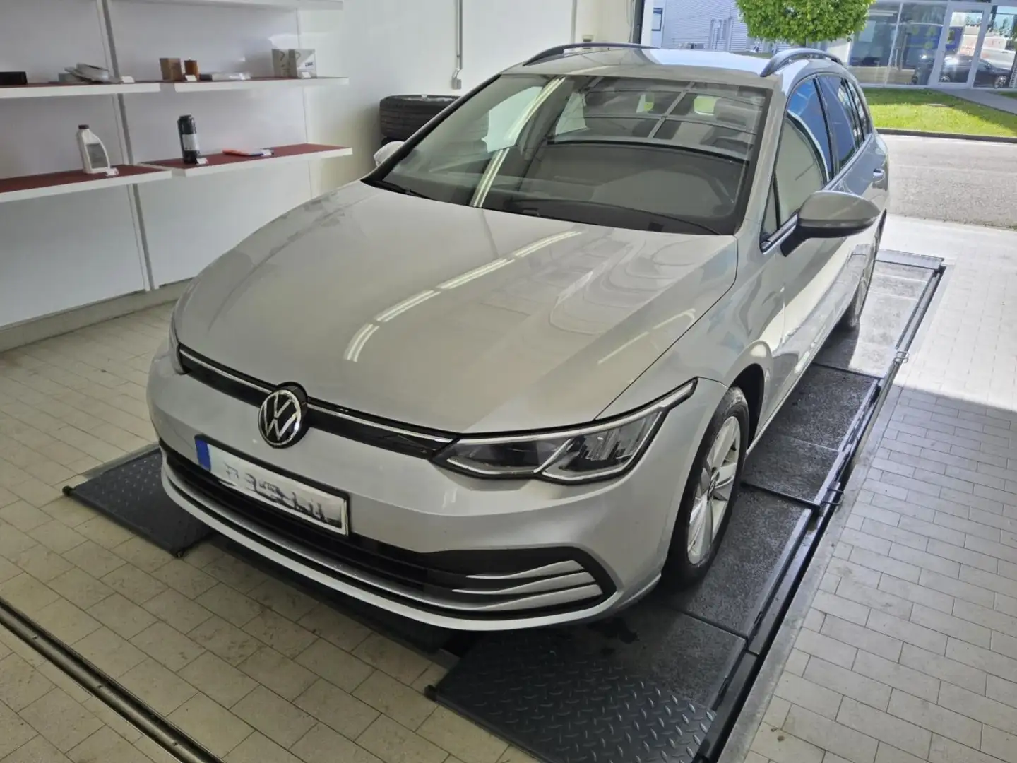 Volkswagen Golf Variant VIII 2.0 TDI Life LED DAB+ CarPlay Silber - 2