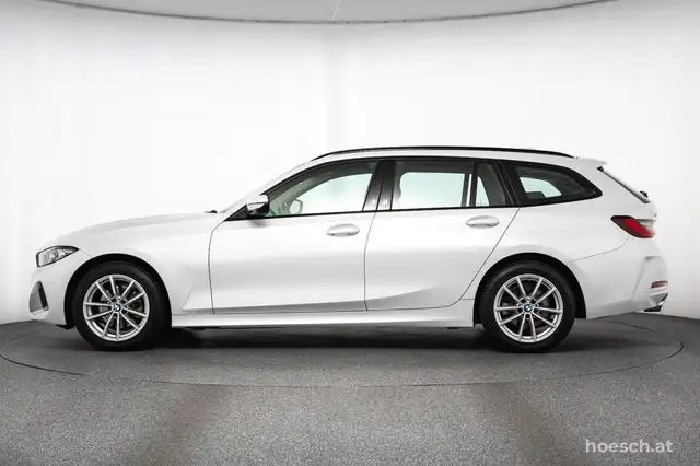BMW 3 Series view 4