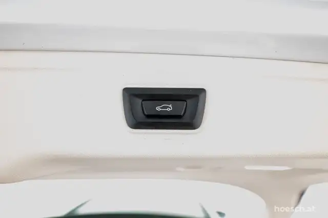 BMW 3 Series view 10