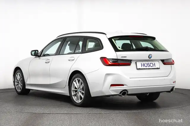BMW 3 Series view 5