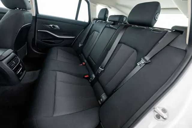 BMW 3 Series view 8