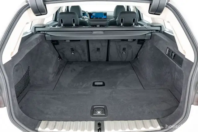 BMW 3 Series view 9