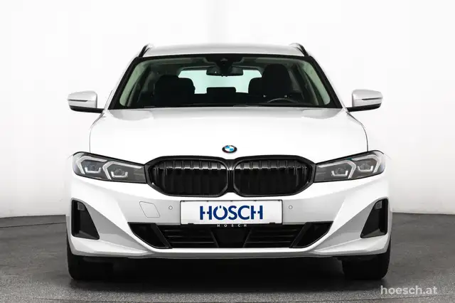 BMW 3 Series view 3