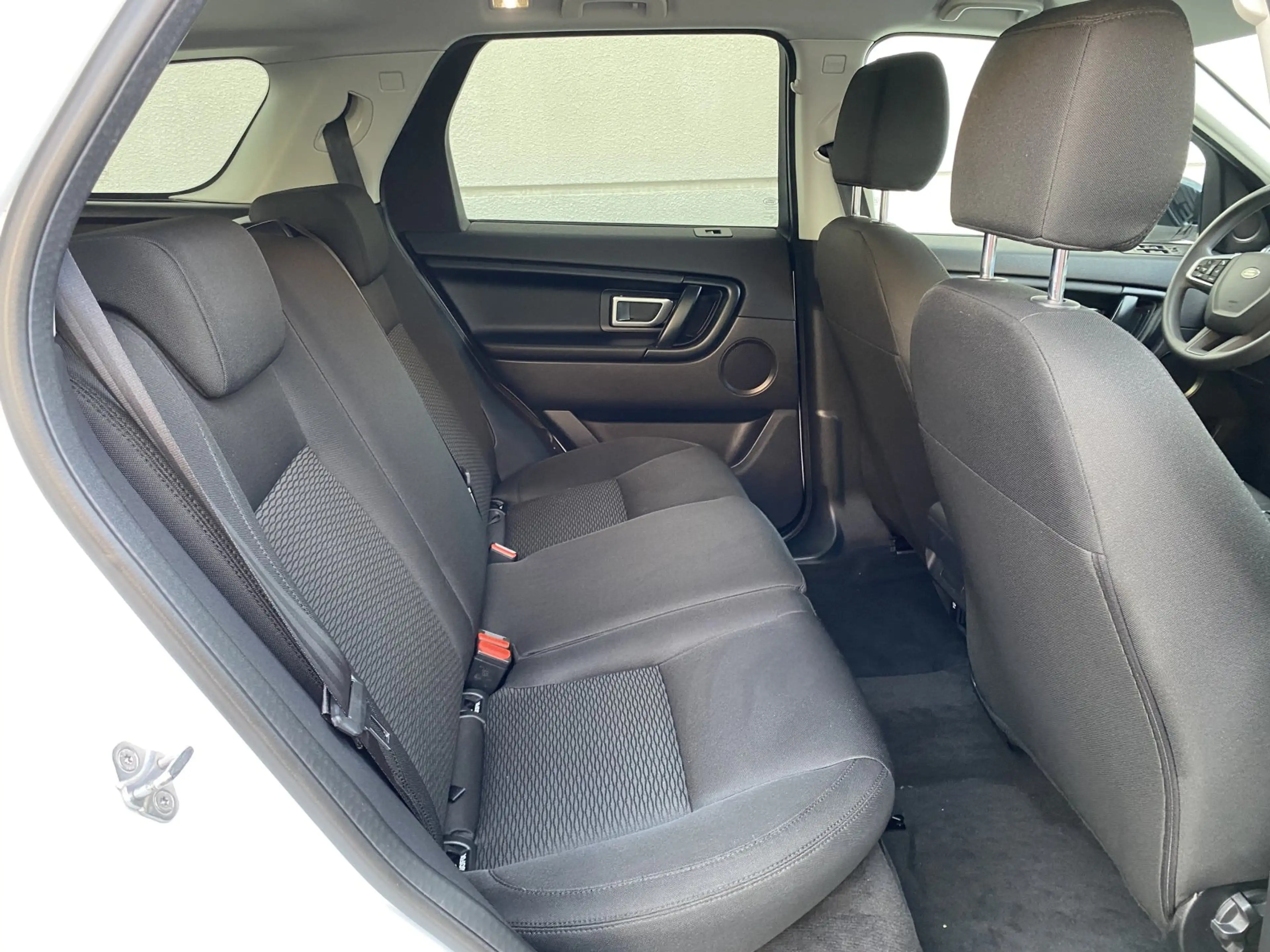Land Rover Discovery Sport 2.0 eD4  Pure Nav Shz EU6 — photo 12