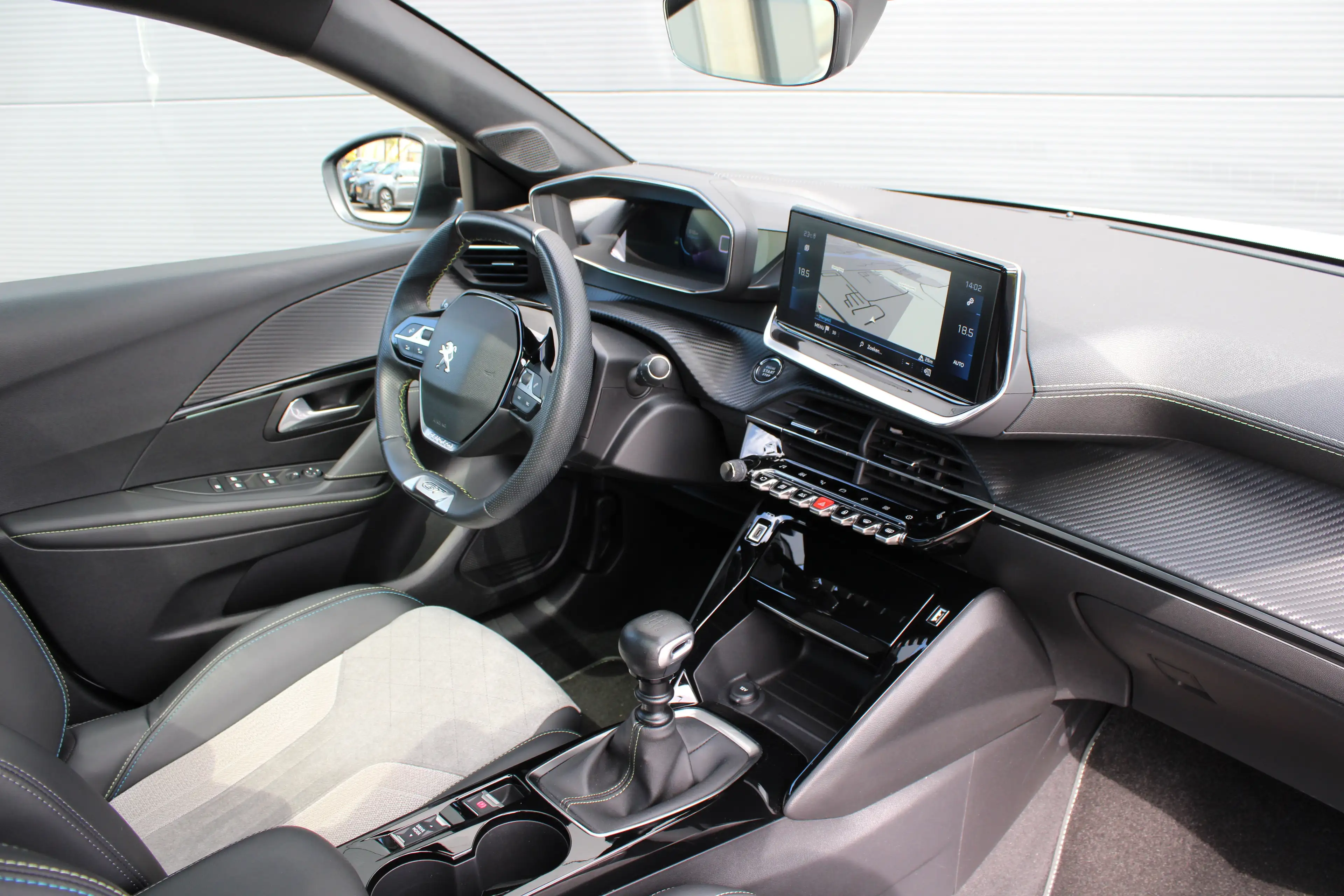 Peugeot 208 1.2 PureTech GT Pack | Navigatie | Camera | Panora — photo 3