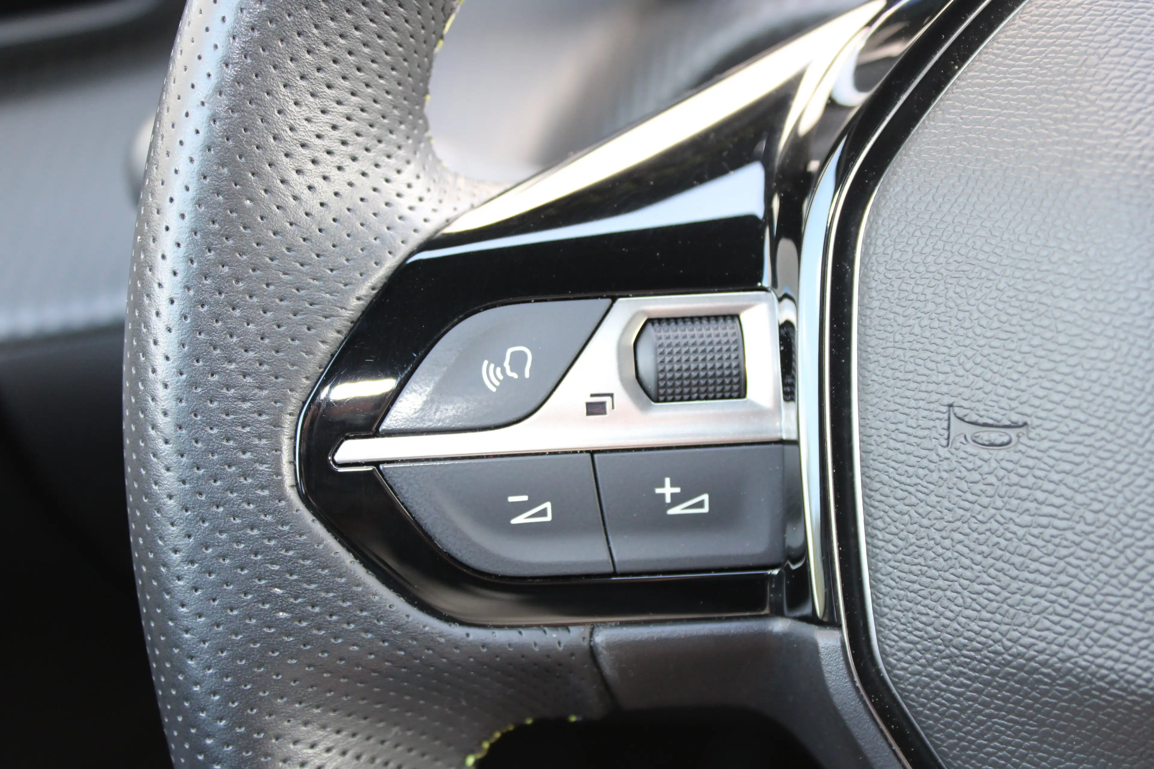 Peugeot 208 1.2 PureTech GT Pack | Navigatie | Camera | Panora — photo 25