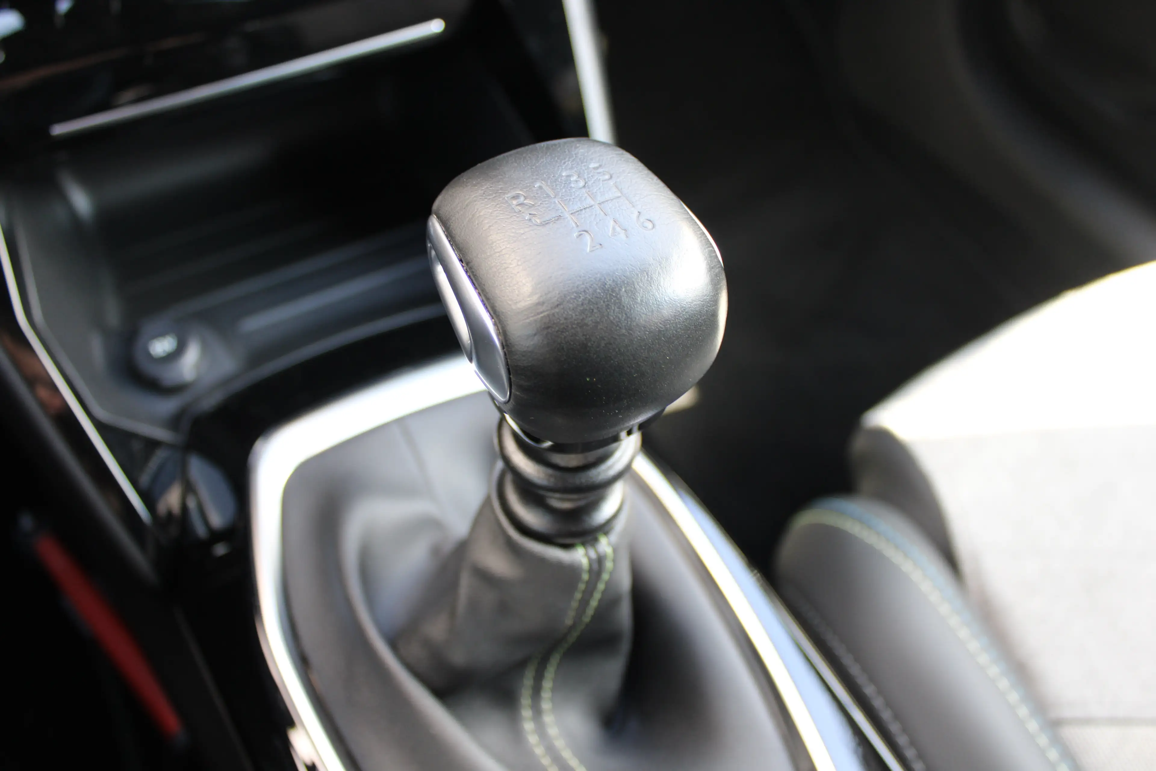Peugeot 208 1.2 PureTech GT Pack | Navigatie | Camera | Panora — photo 32