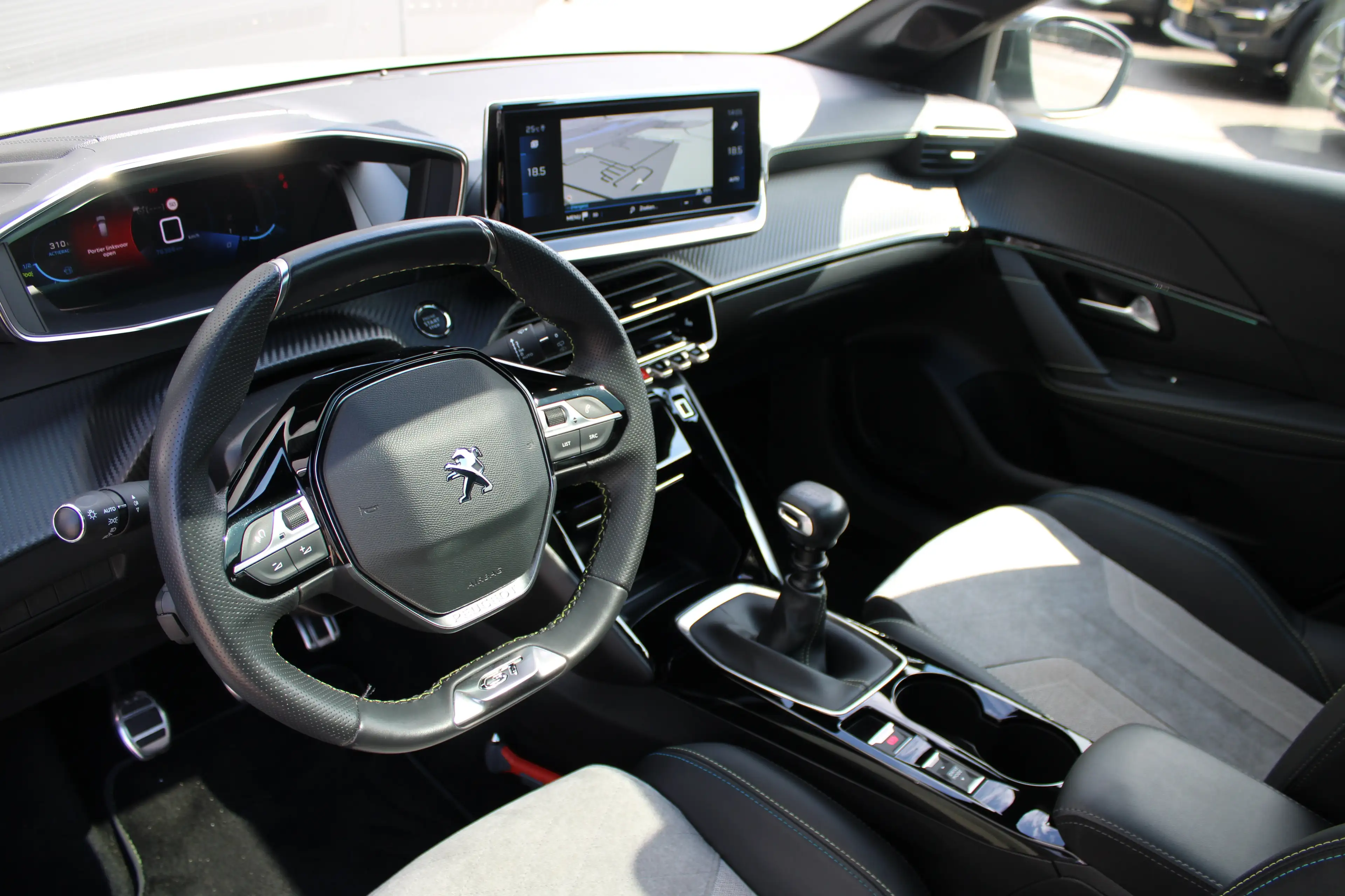 Peugeot 208 1.2 PureTech GT Pack | Navigatie | Camera | Panora — photo 19