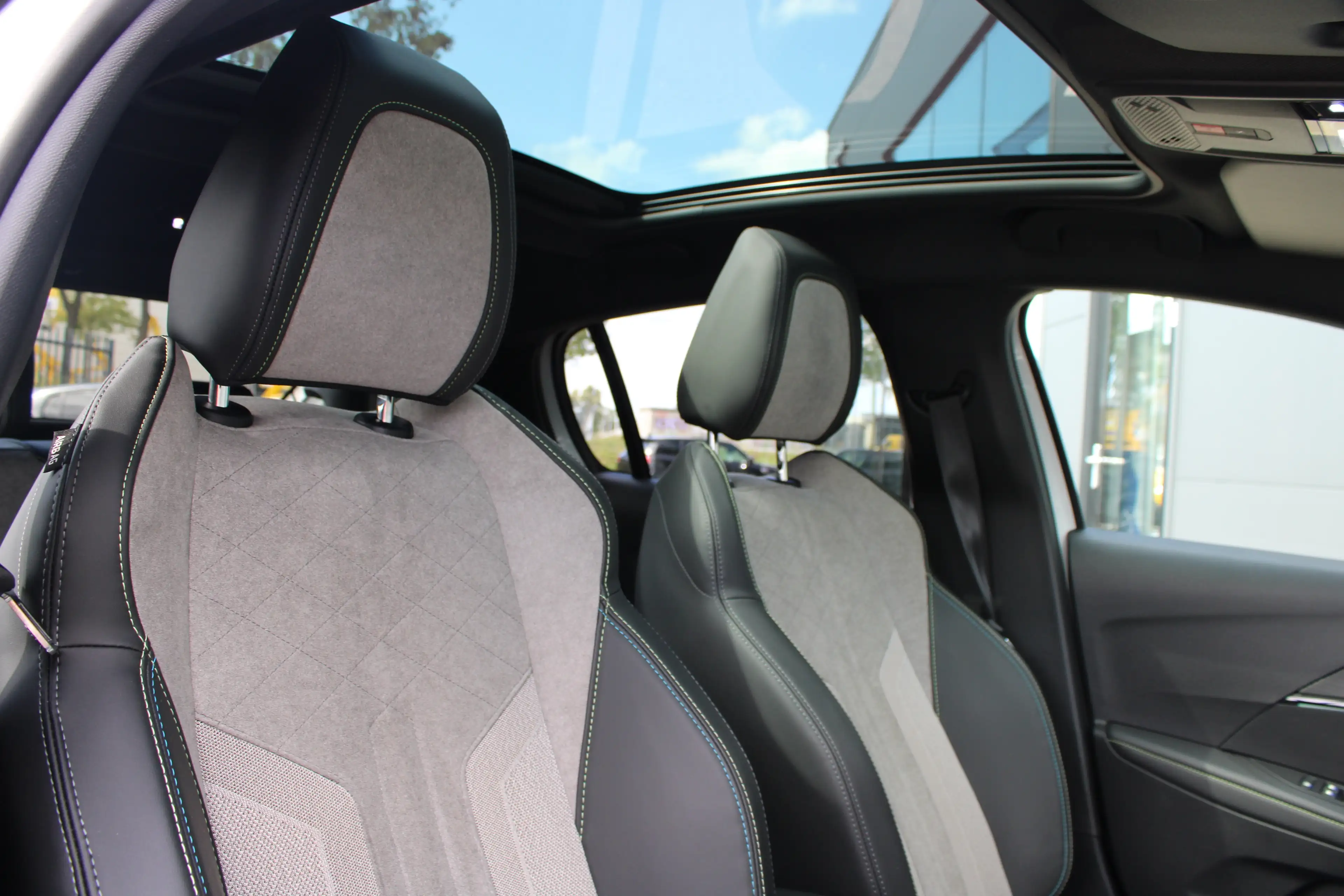 Peugeot 208 1.2 PureTech GT Pack | Navigatie | Camera | Panora — photo 4