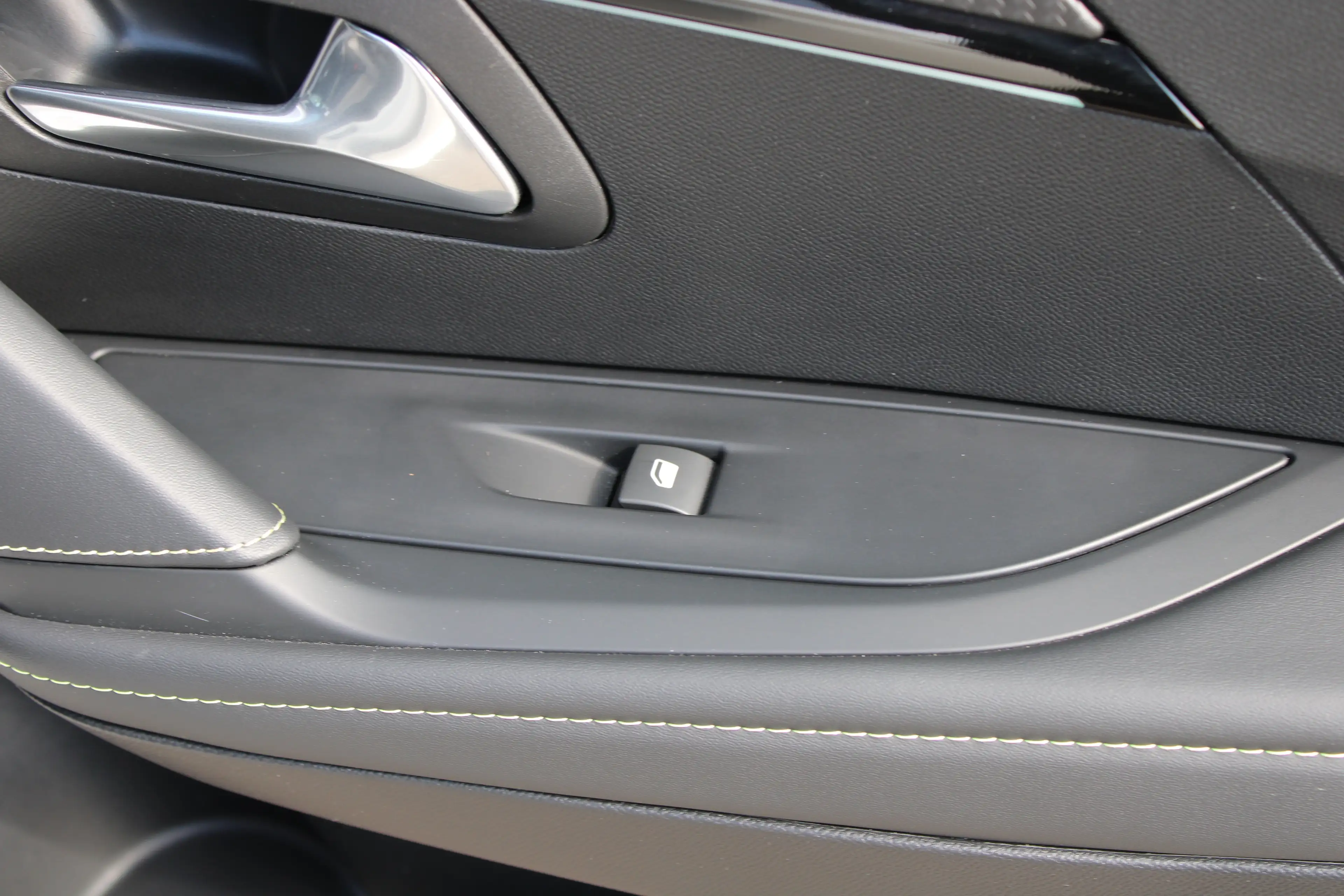 Peugeot 208 1.2 PureTech GT Pack | Navigatie | Camera | Panora — photo 6