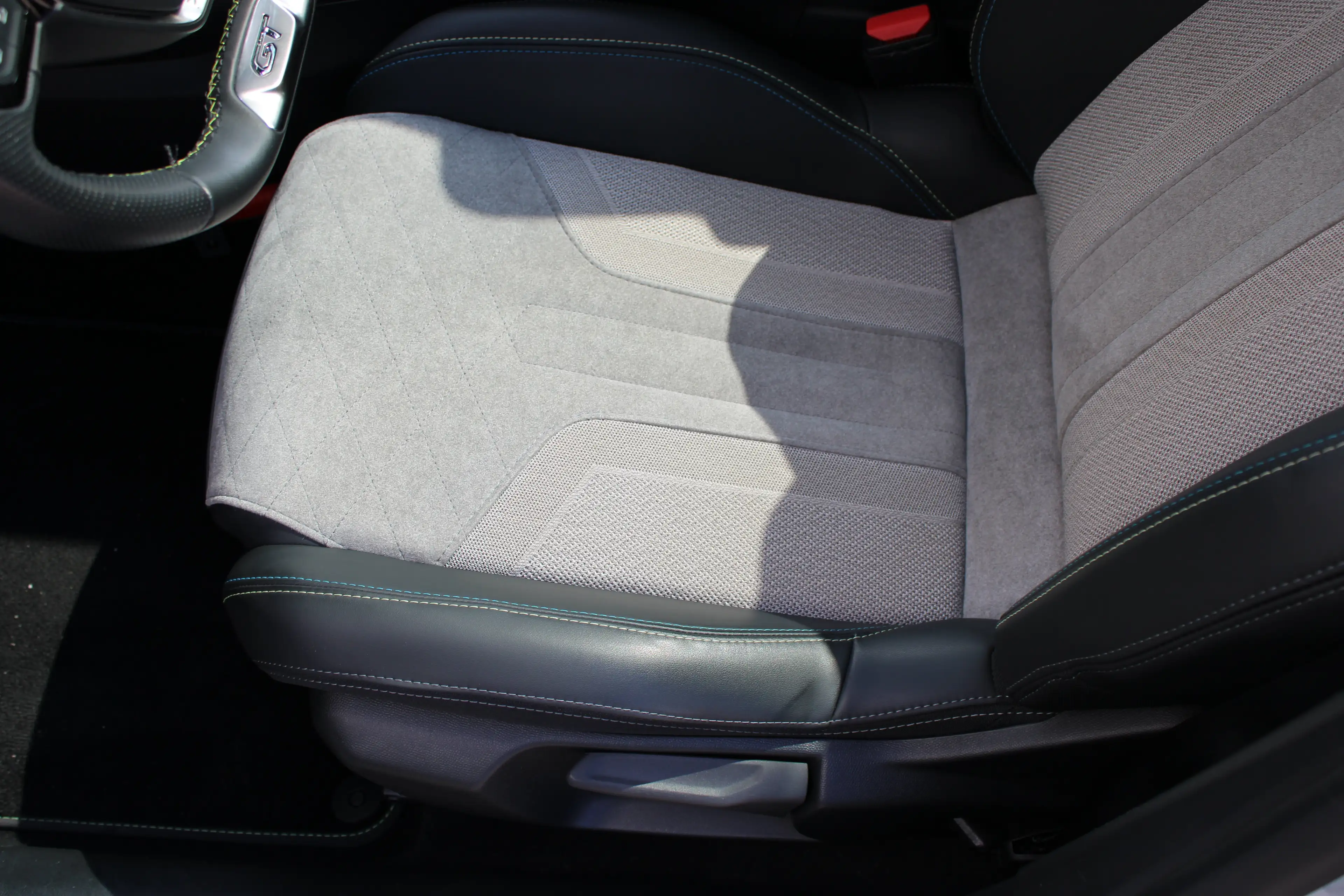 Peugeot 208 1.2 PureTech GT Pack | Navigatie | Camera | Panora — photo 20