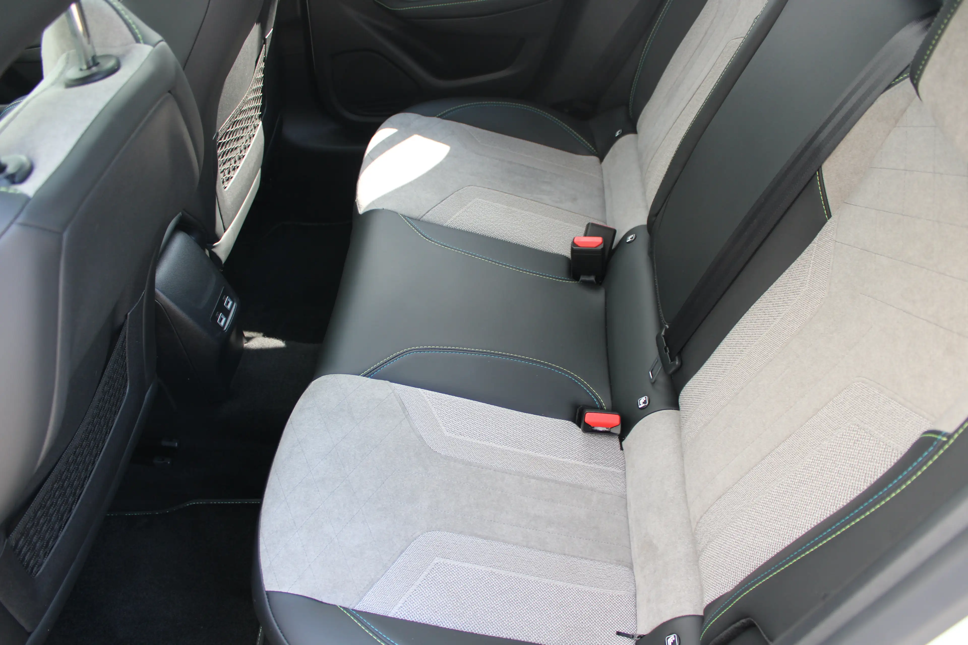Peugeot 208 1.2 PureTech GT Pack | Navigatie | Camera | Panora — photo 14