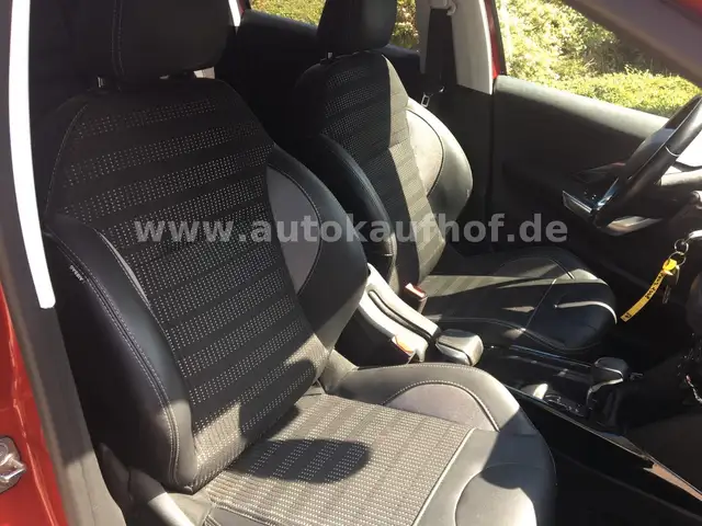 Peugeot 2008 view 9