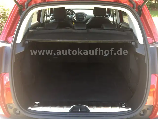 Peugeot 2008 view 12