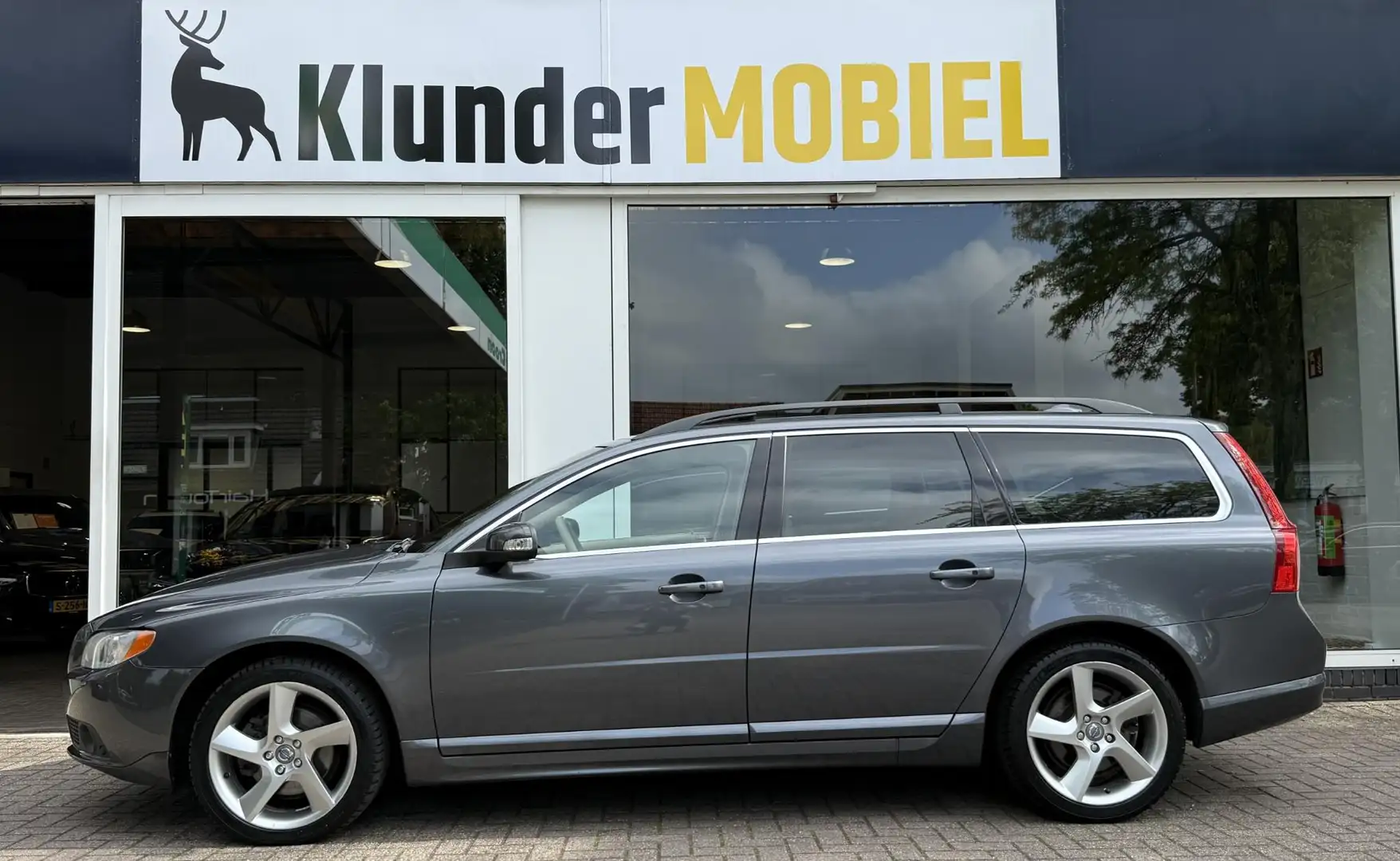 Volvo V70 3.2 Summum Aut. |Schuifdak|Keyless|PDC v+a| Gris - 2