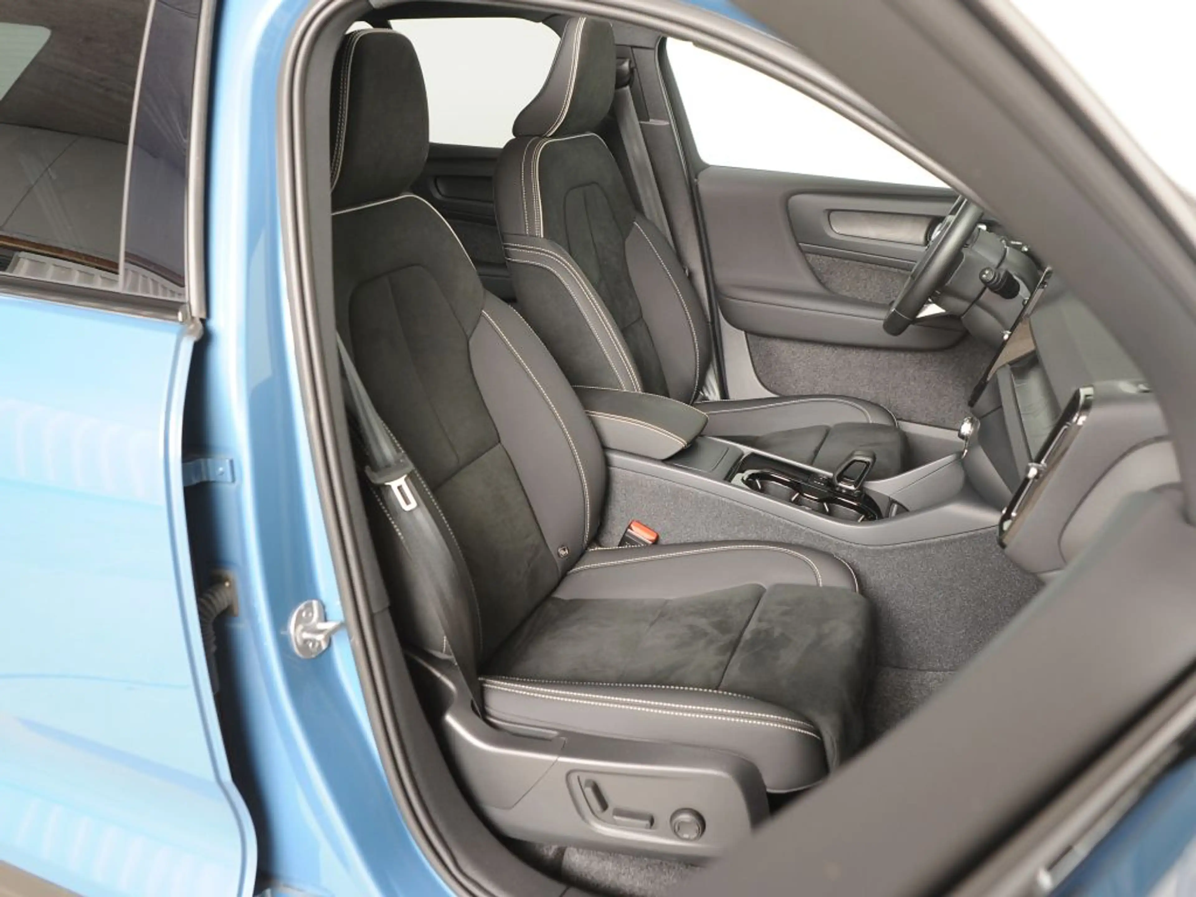Volvo XC40 Recharge Twin Motor Ultimate *360°-Kam.*Panorama* — photo 13