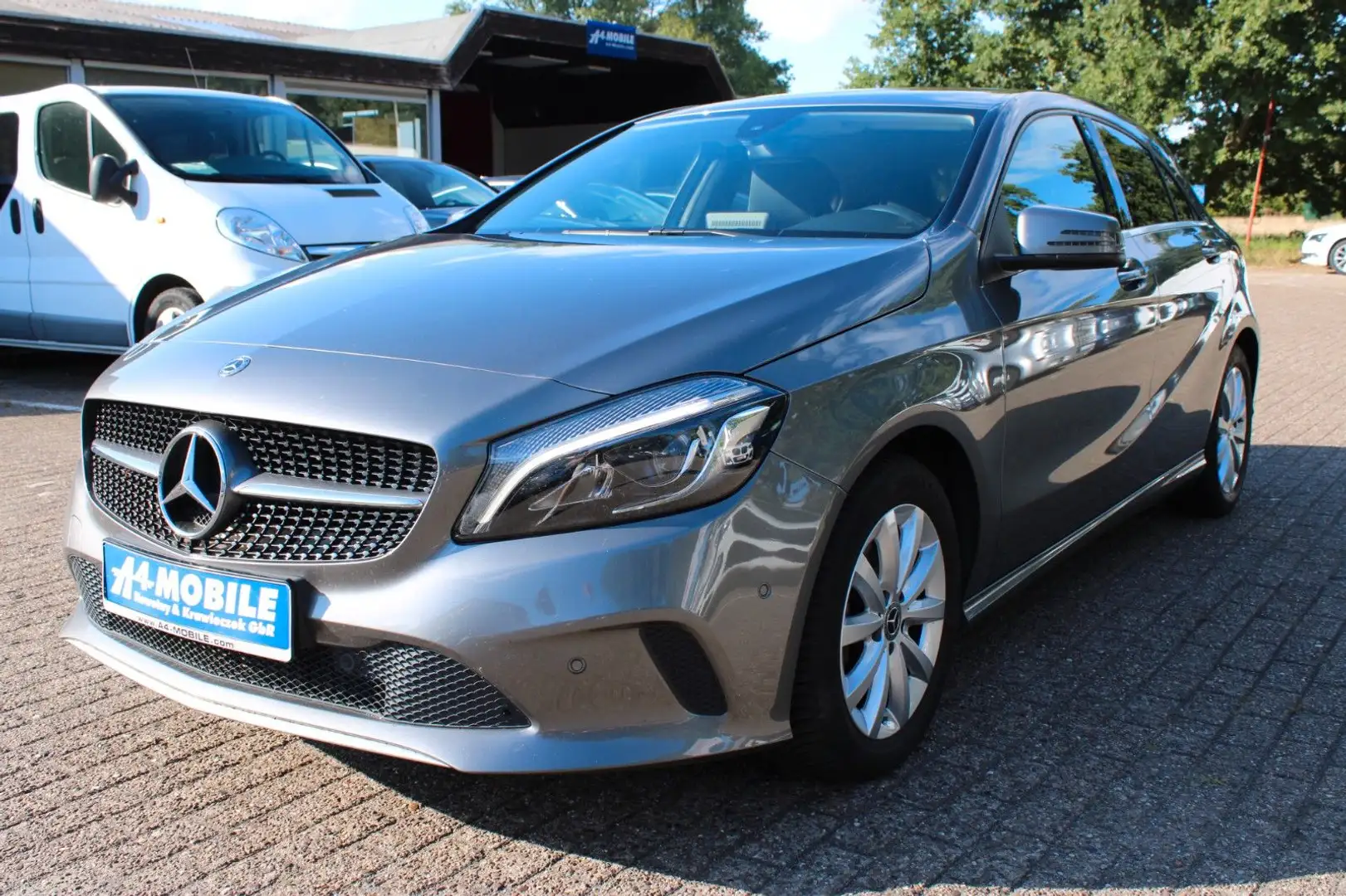 Mercedes-Benz A 180 A180 CDI  BlueEfficiency LED Kamera Navi PDC Gris - 1