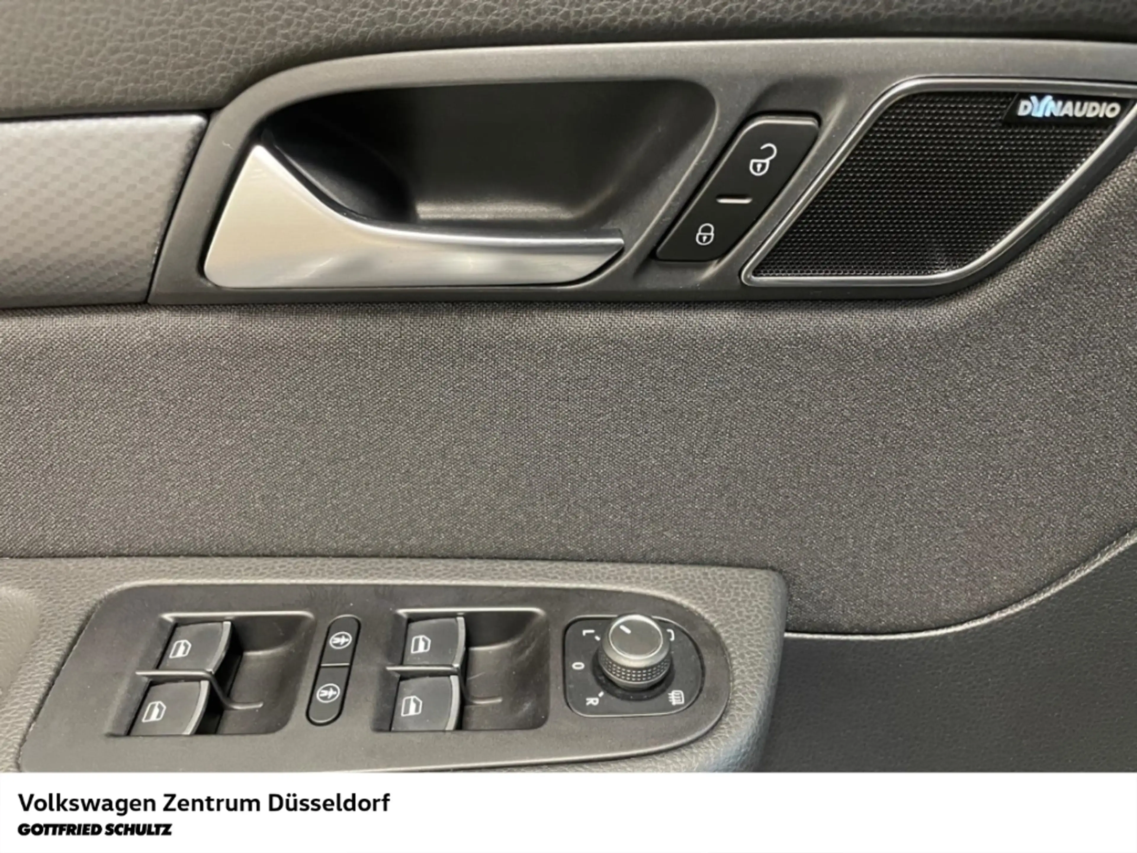 Volkswagen Sharan Comfortline 1.4 TSI DSG Pano Navi Kamera Sitzheiz — photo 10