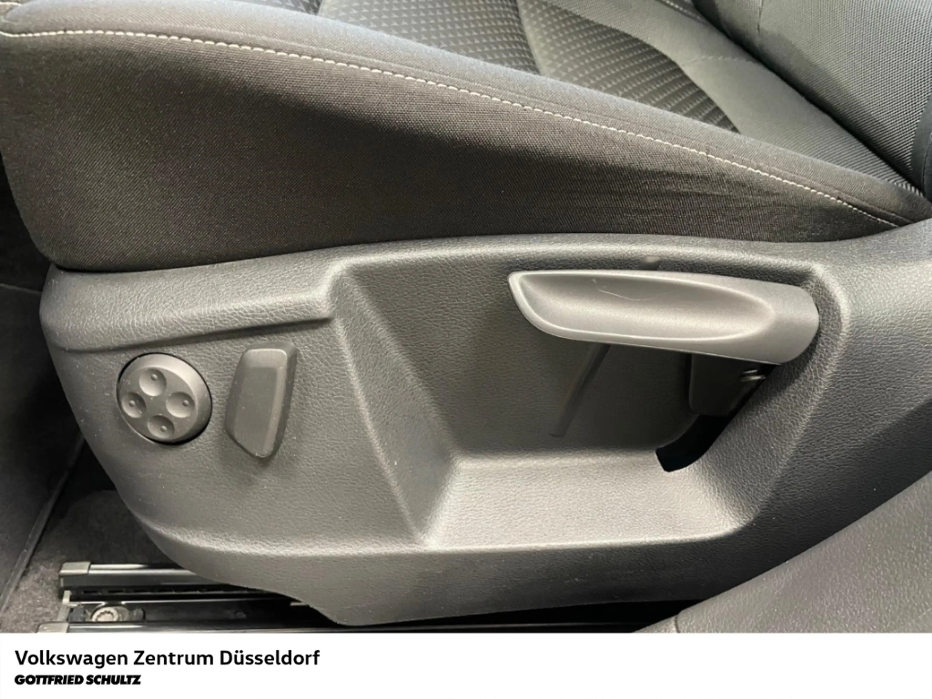 Volkswagen Sharan Comfortline 1.4 TSI DSG Pano Navi Kamera Sitzheiz — photo 11