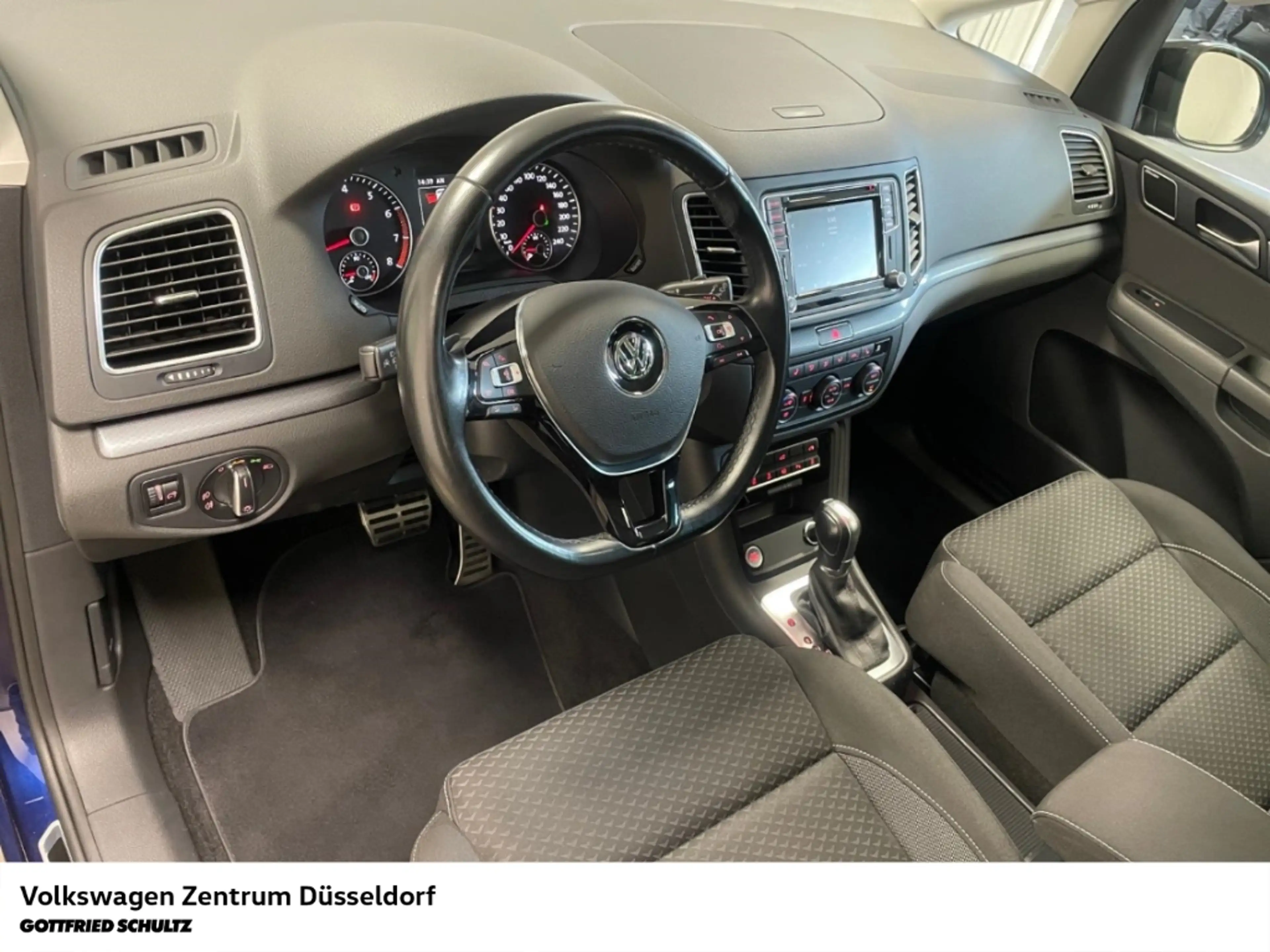 Volkswagen Sharan Comfortline 1.4 TSI DSG Pano Navi Kamera Sitzheiz — photo 14