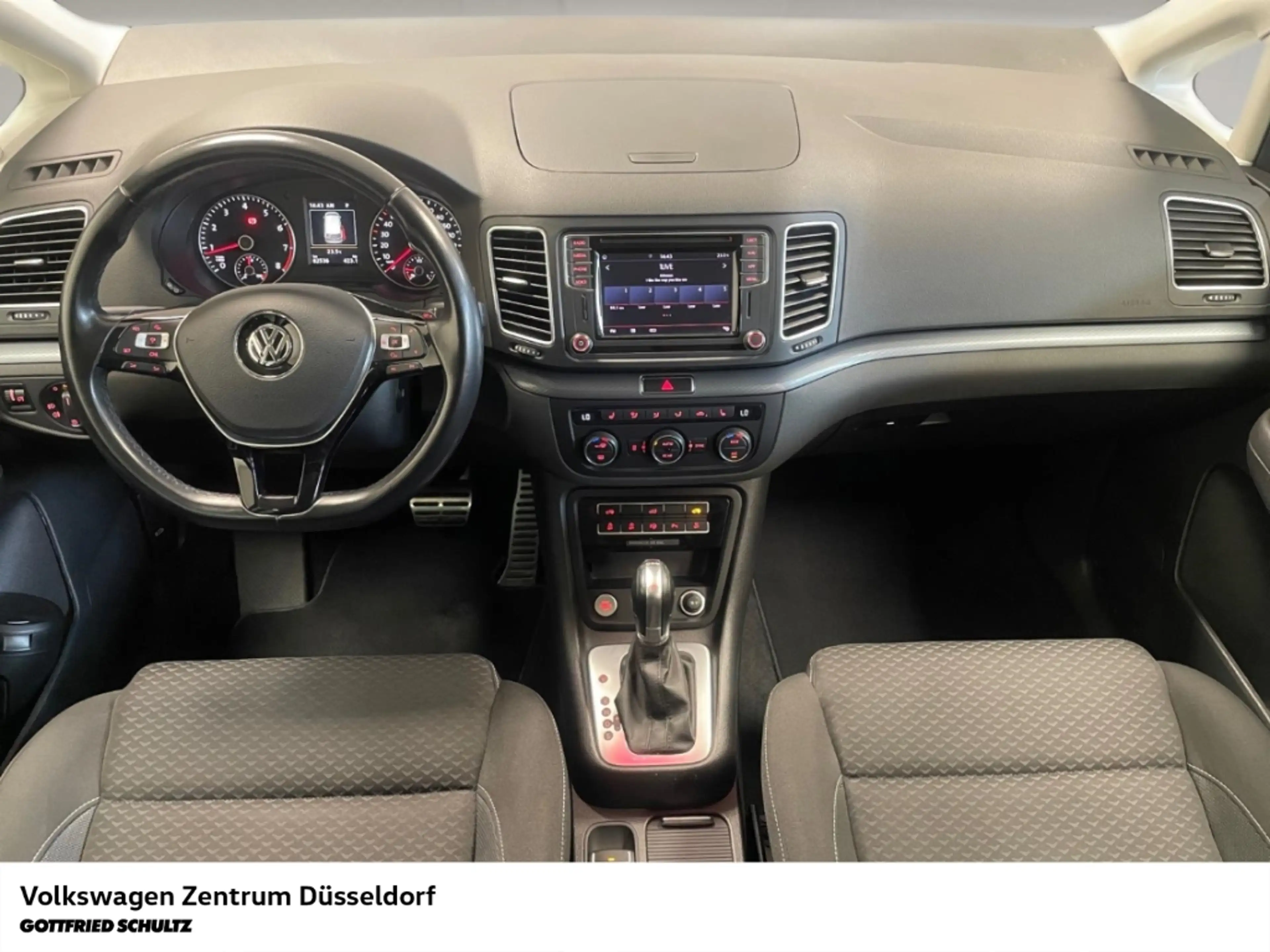 Volkswagen Sharan Comfortline 1.4 TSI DSG Pano Navi Kamera Sitzheiz — photo 5