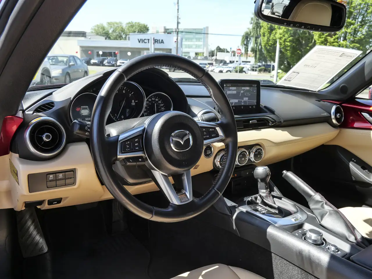Mazda MX-5 Miata снимка Mazda MX-5 Miata