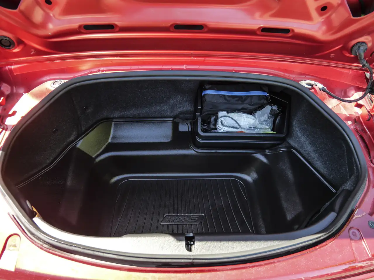 Mazda MX-5 Miata снимка Mazda MX-5 Miata
