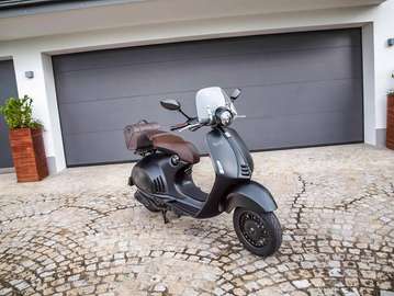Vespa 946 Armani