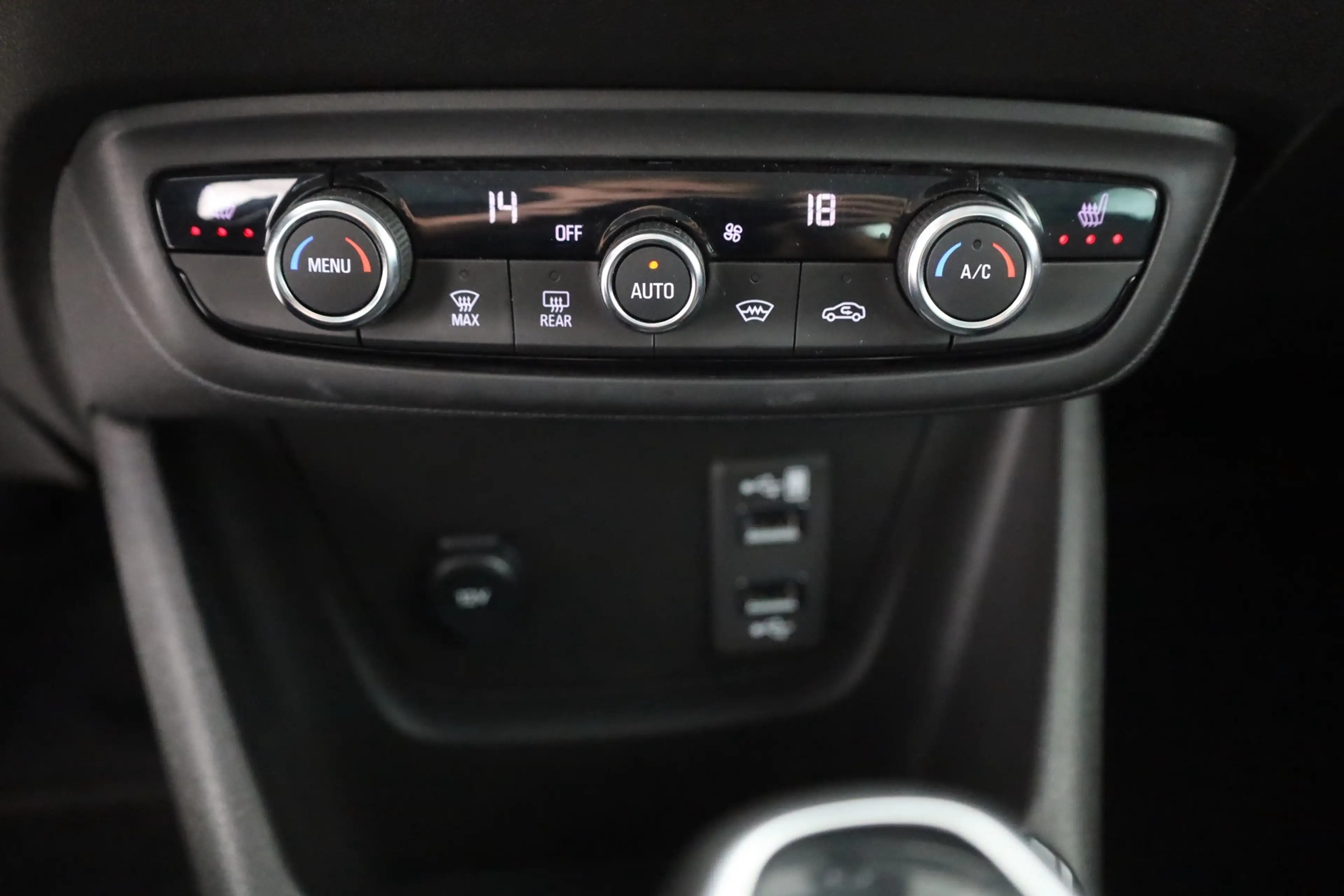 Opel Crossland 1.2 Turbo Elegance LED Navi Teilleder — photo 12
