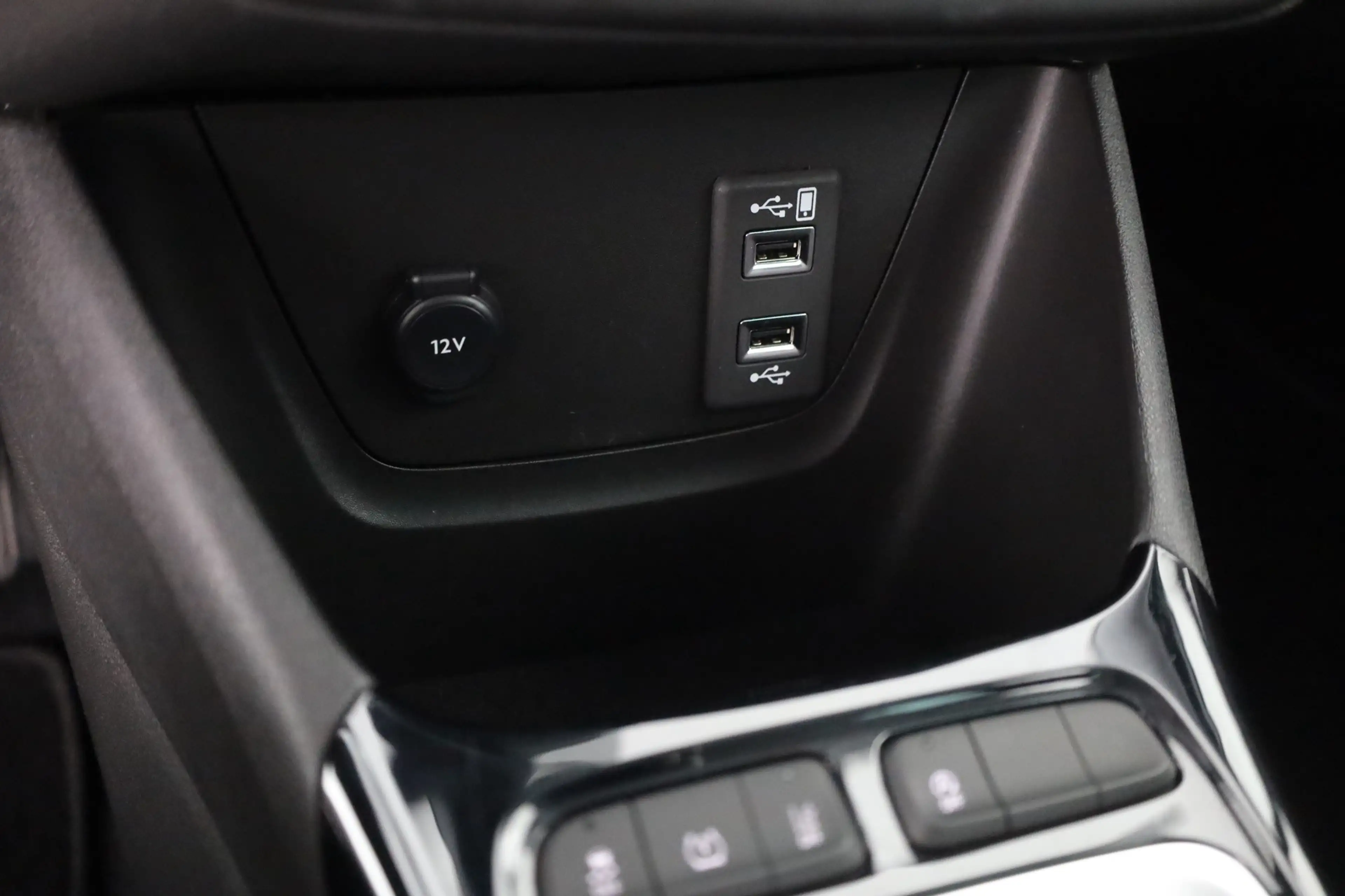 Opel Crossland 1.2 Turbo Elegance LED Navi Teilleder — photo 13