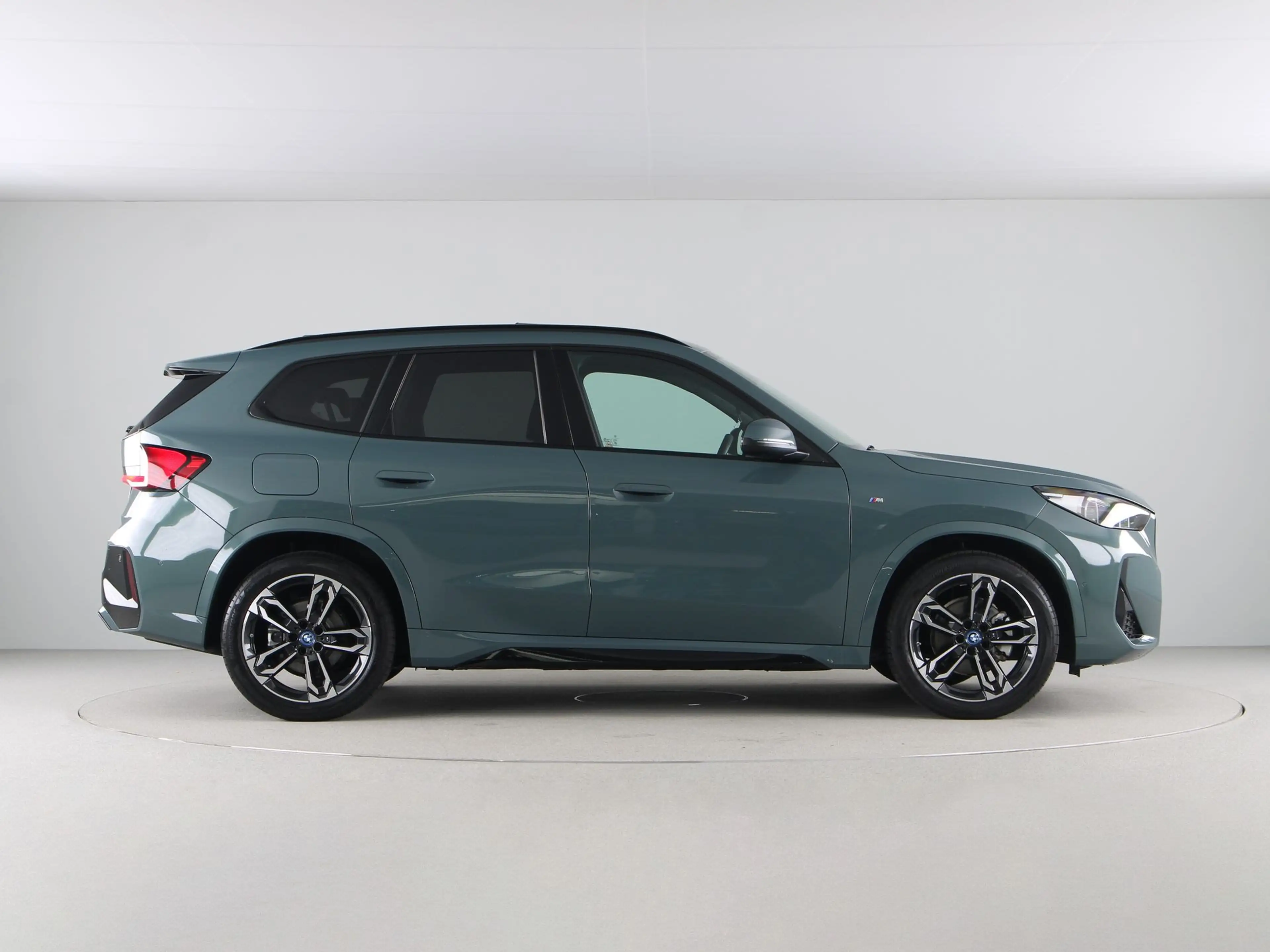 BMW iX1 eDrive20 M-Sport SoH 100% — photo 8