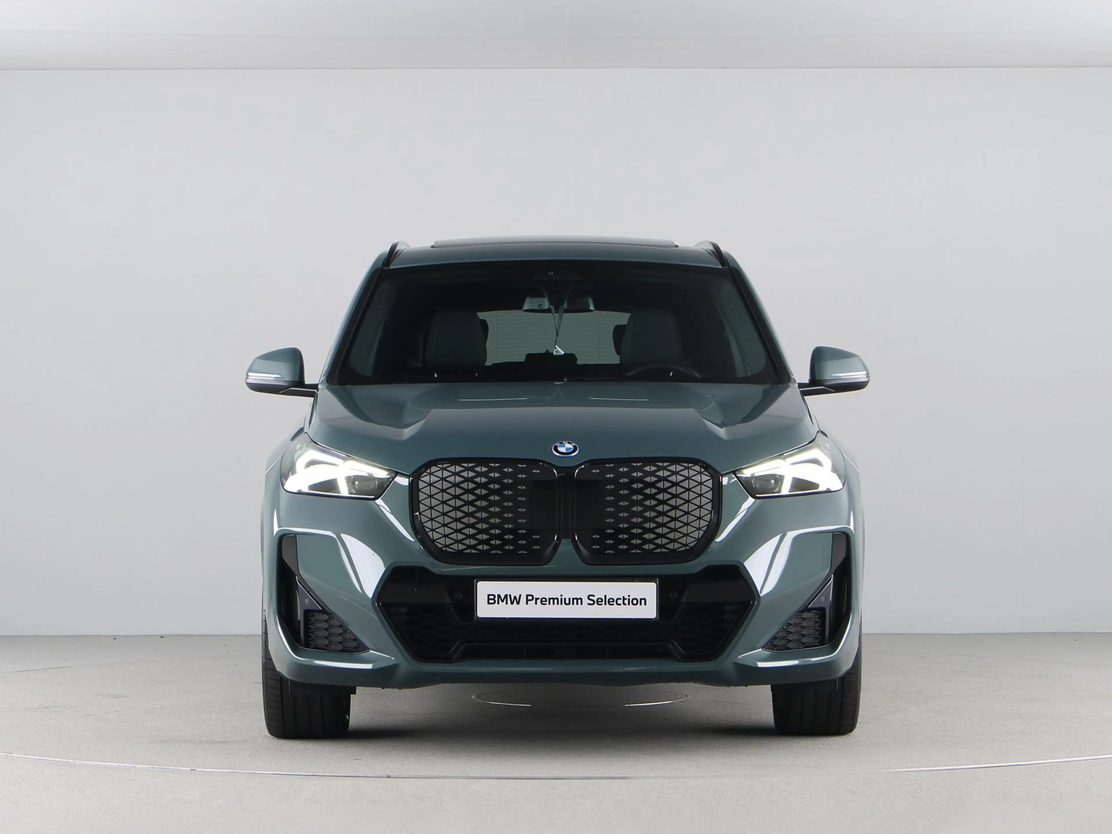 BMW iX1 eDrive20 M-Sport SoH 100% — photo 6