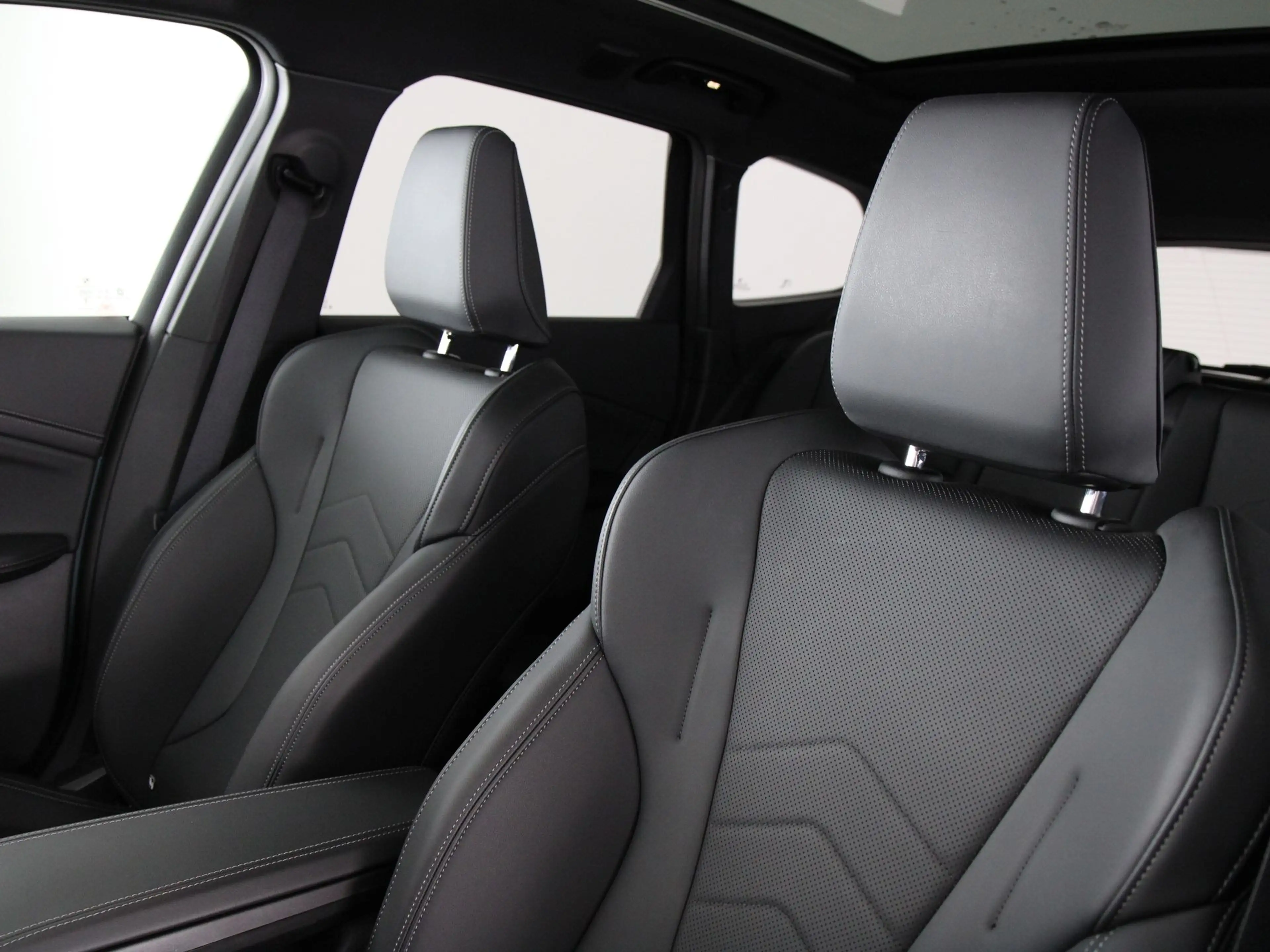 BMW iX1 eDrive20 M-Sport SoH 100% — photo 5